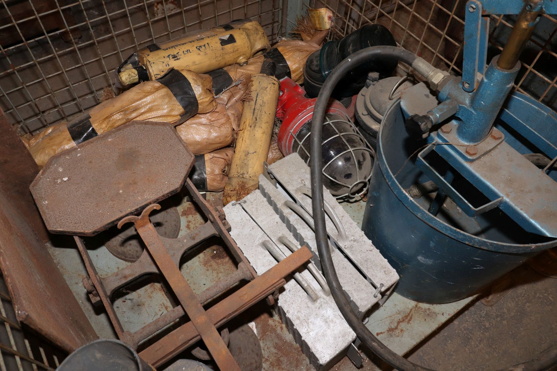 Quantity of Engineering tools as per Description & Photos - Image 5 of 7