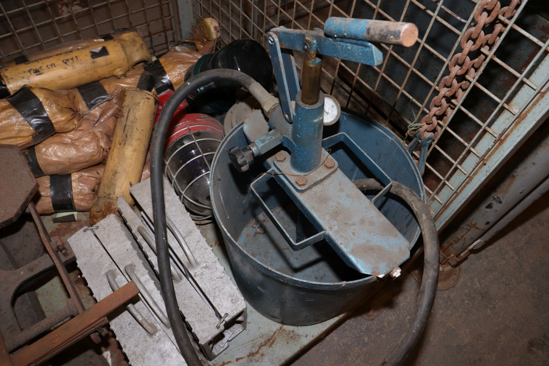 Quantity of Engineering tools as per Description & Photos - Image 2 of 7