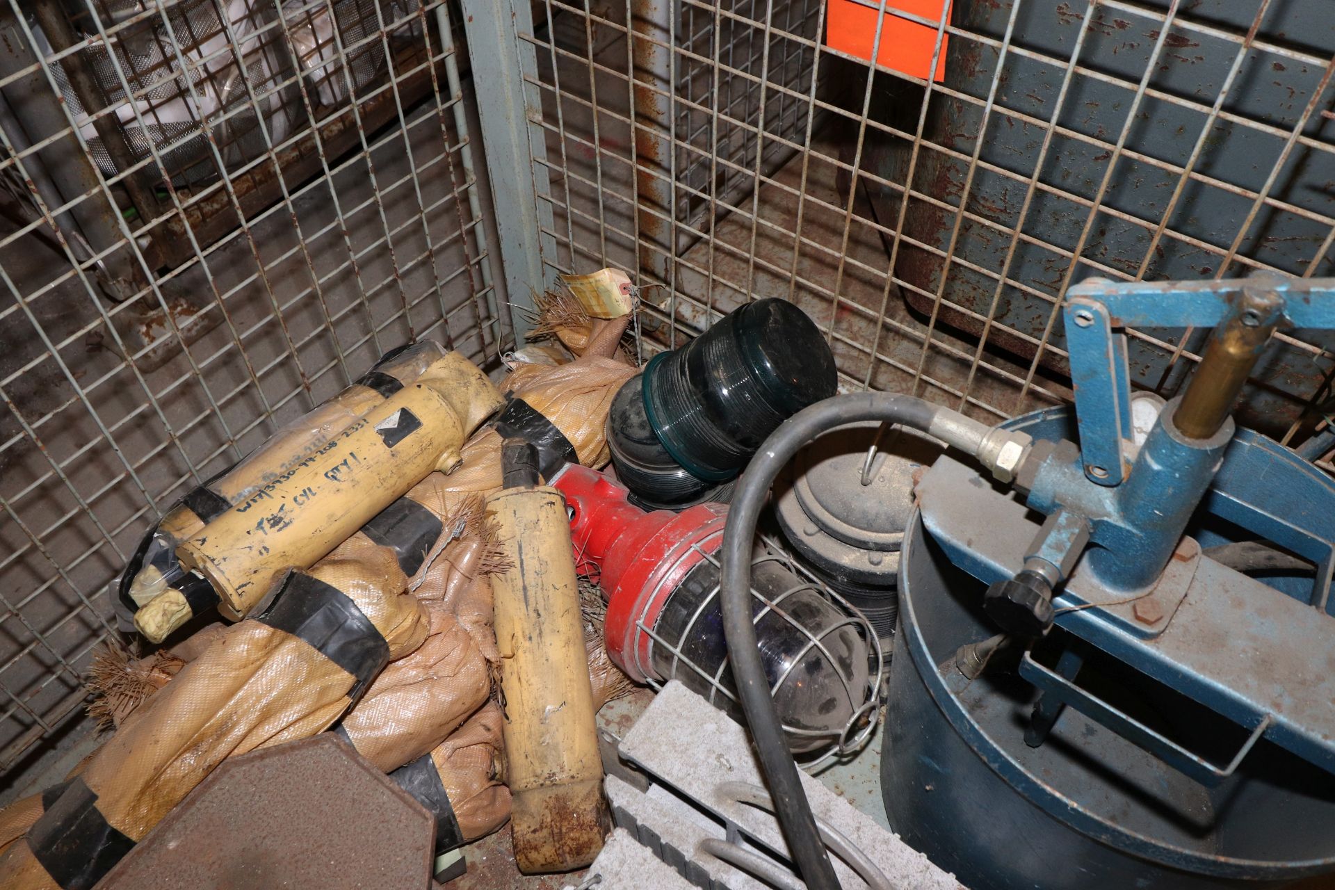 Quantity of Engineering tools as per Description & Photos - Image 7 of 7