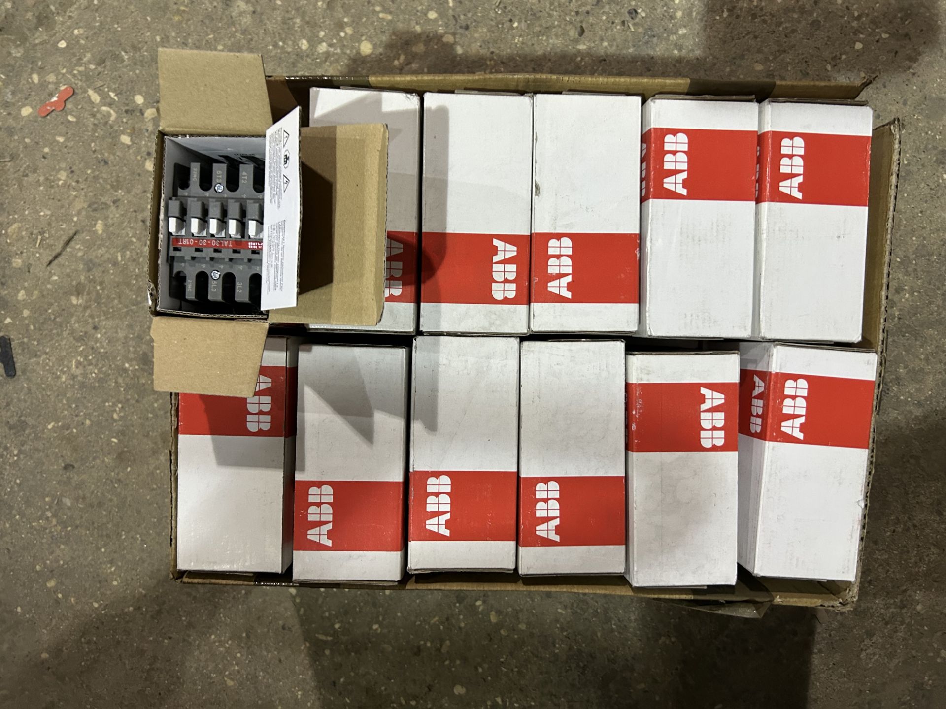 12x ABB TAL 30-30-01 ELECTRICAL DC CONTACTOR - NEW SEALED RRP £1800 - Image 2 of 2