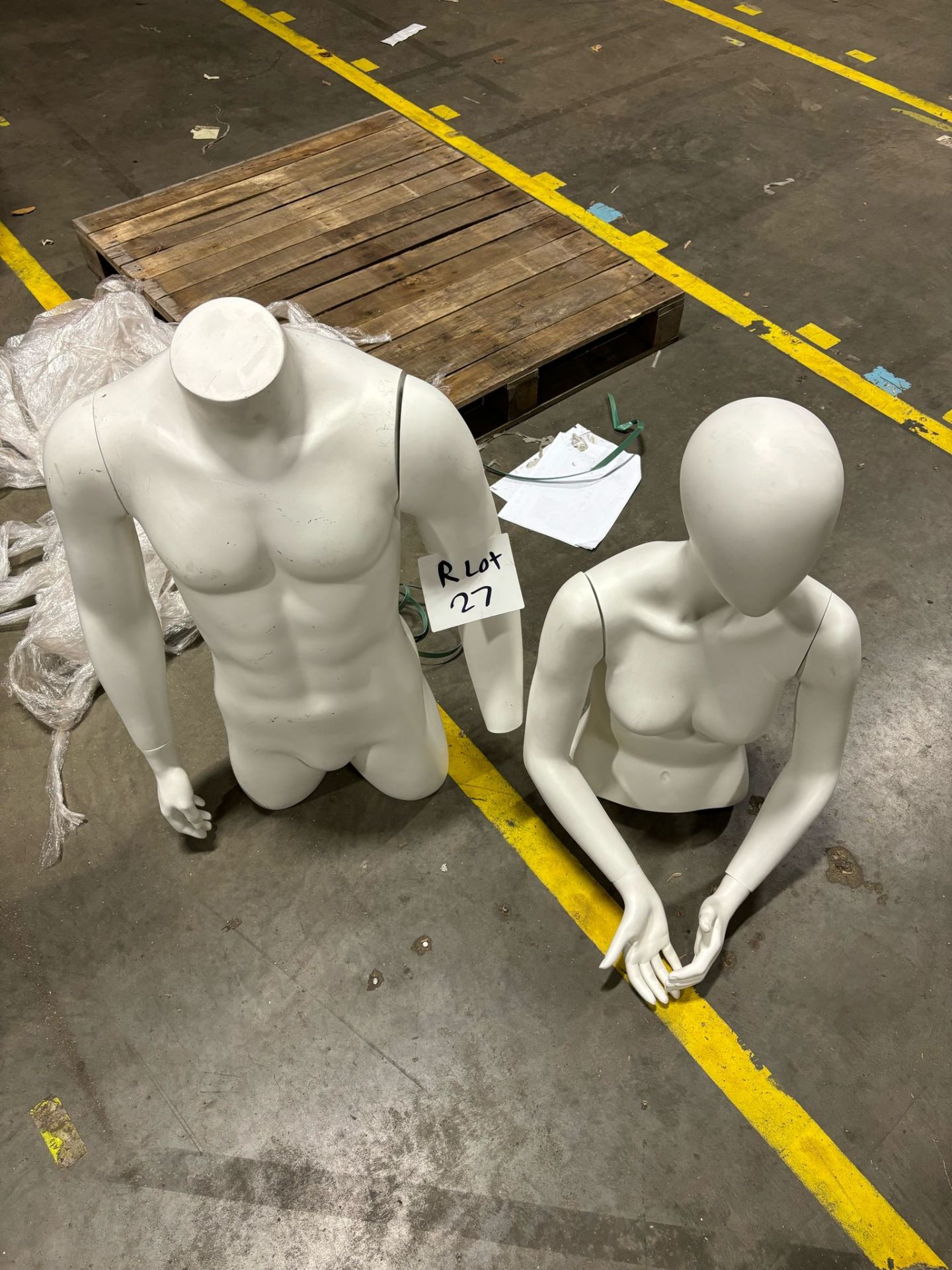 2x MANNEQUINS RETAIL SHOP DISPLAY ADULT MALE FEMALE STANDING MANNEQUIN TAILORS DUMMIES