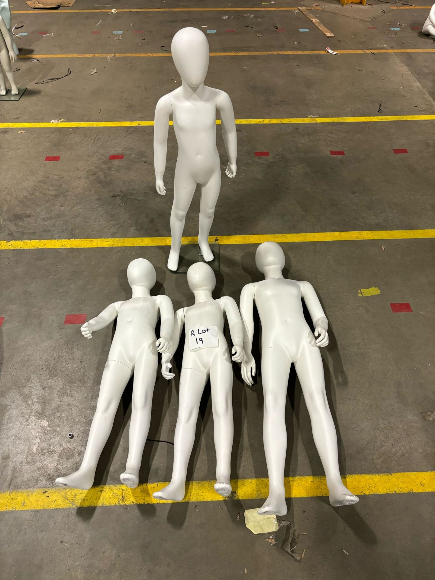 4x MANNEQUINS RETAIL SHOP DISPLAY CHILD STANDING MANNEQUIN TAILORS DUMMIES