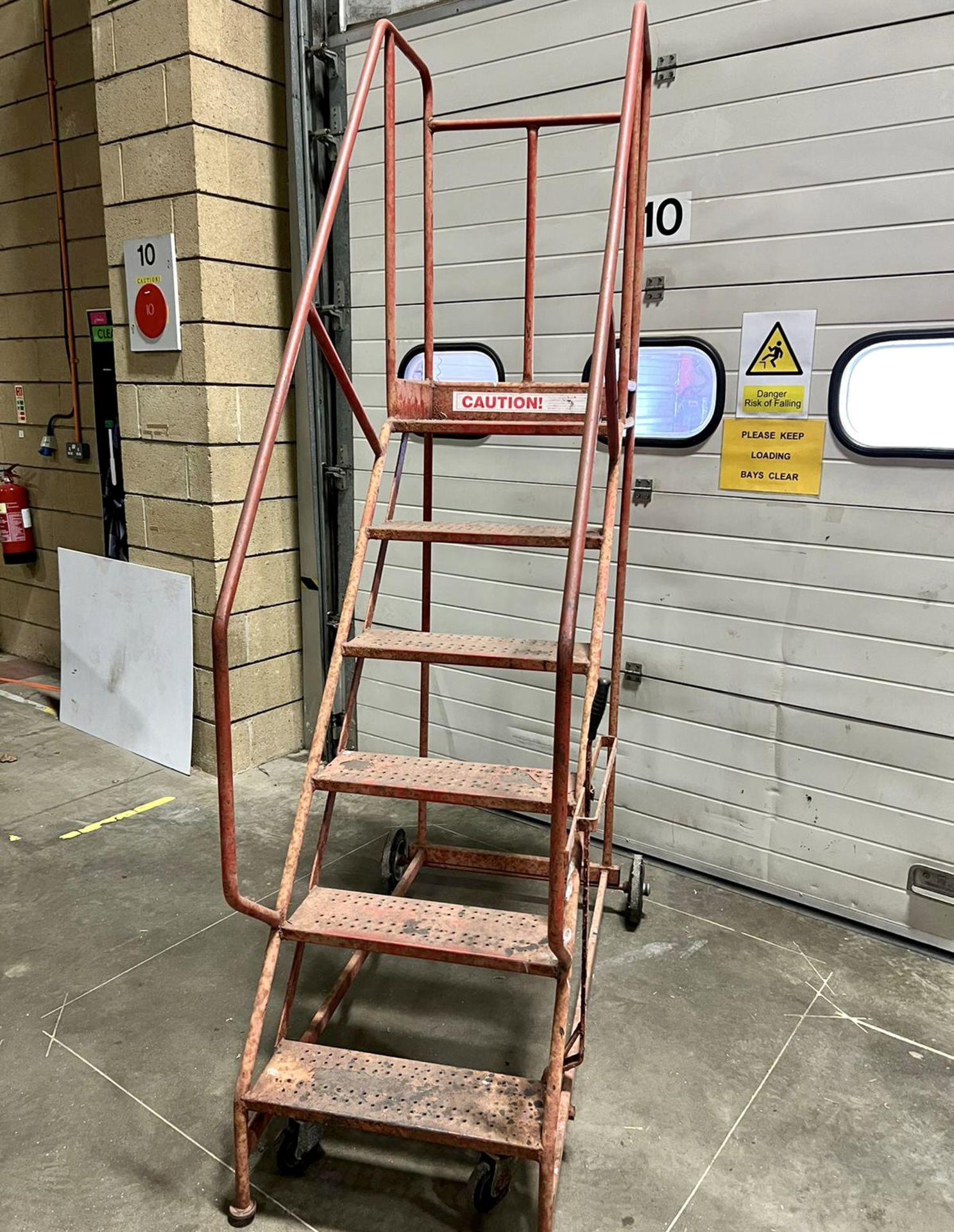 6 TREAD MOBILE WAREHOUSE WORKSHOP STEPS LADDER STEEL FRAME SAFETY ACESS PLATFORM - Image 3 of 4