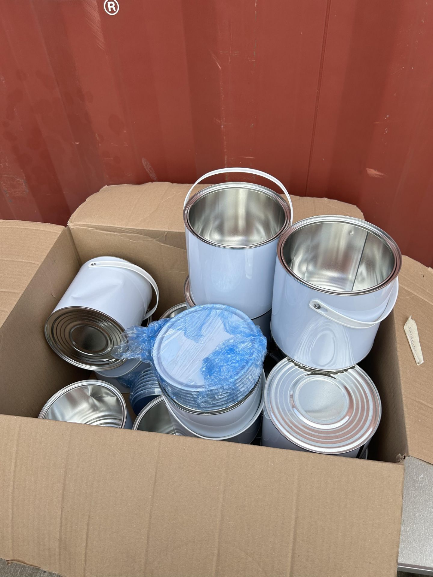 14x LIQUID PAINT TINS WITH HANDLE AND LIDS BRAND NEW - Image 2 of 2