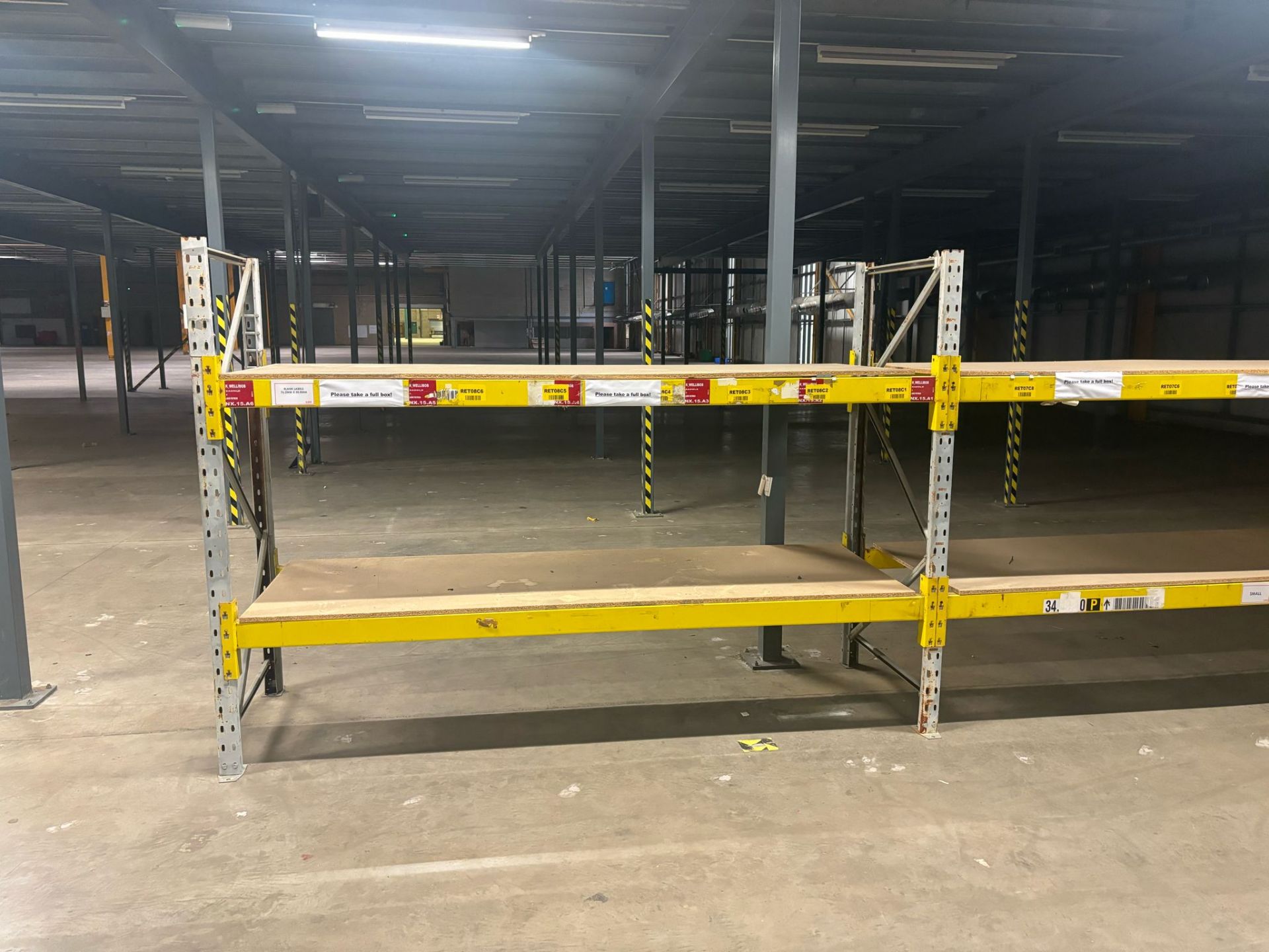 4 BAYS OF BOLTLESS METAL STEEL WAREHOUSE RACKING SHELVING UNITS - EACH BAY 285 x 90 CM - Image 3 of 3