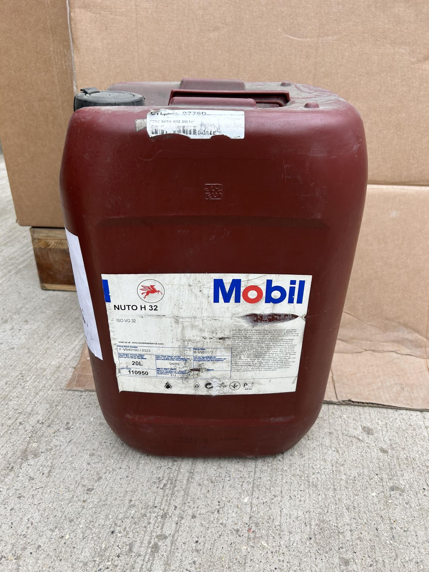 MOBIL NUTO H 32 LUBRICANT - 20L SEALED