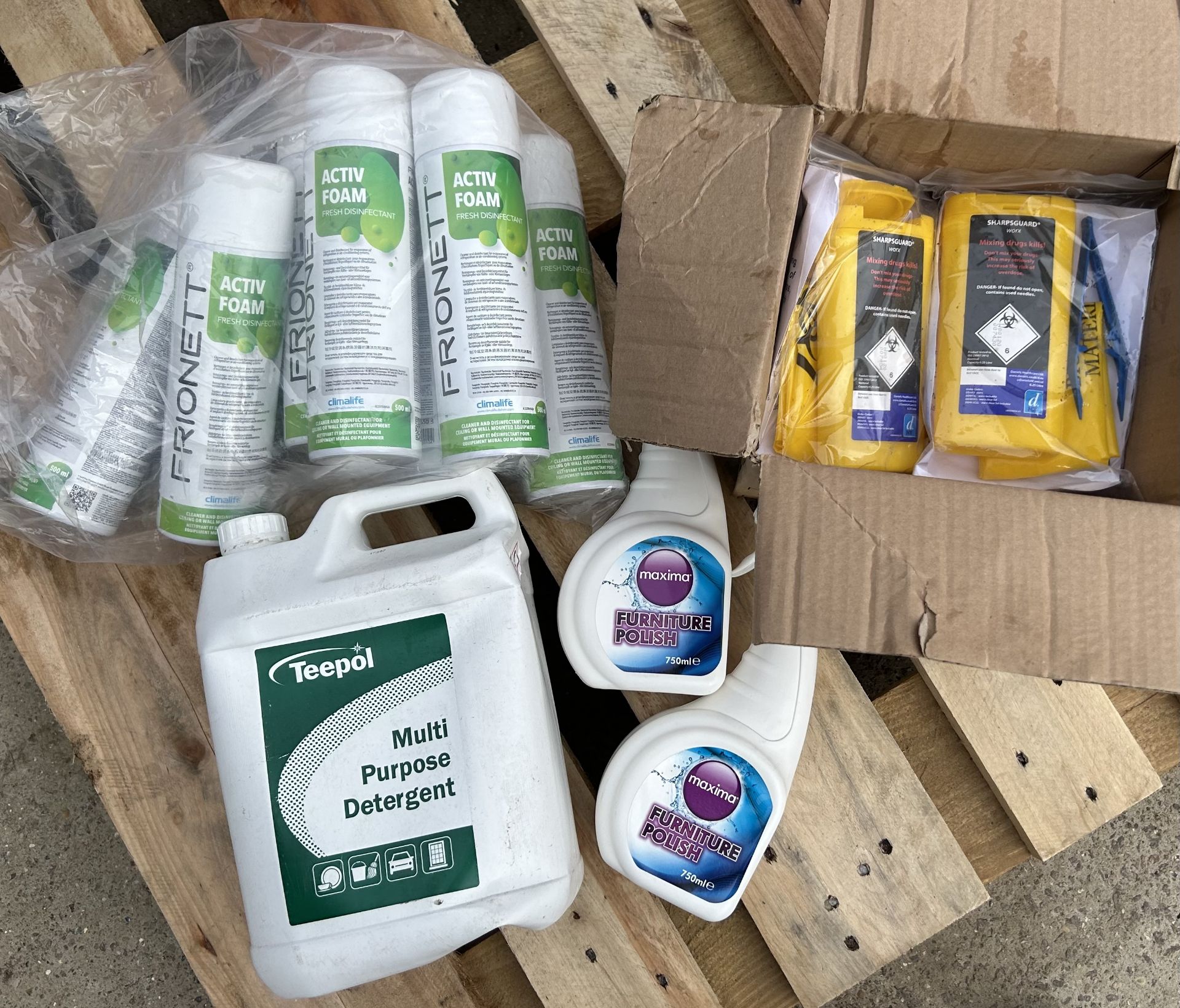 ASSORTED CLEANING & JANITORIAL SUPPLIES JOBLOT