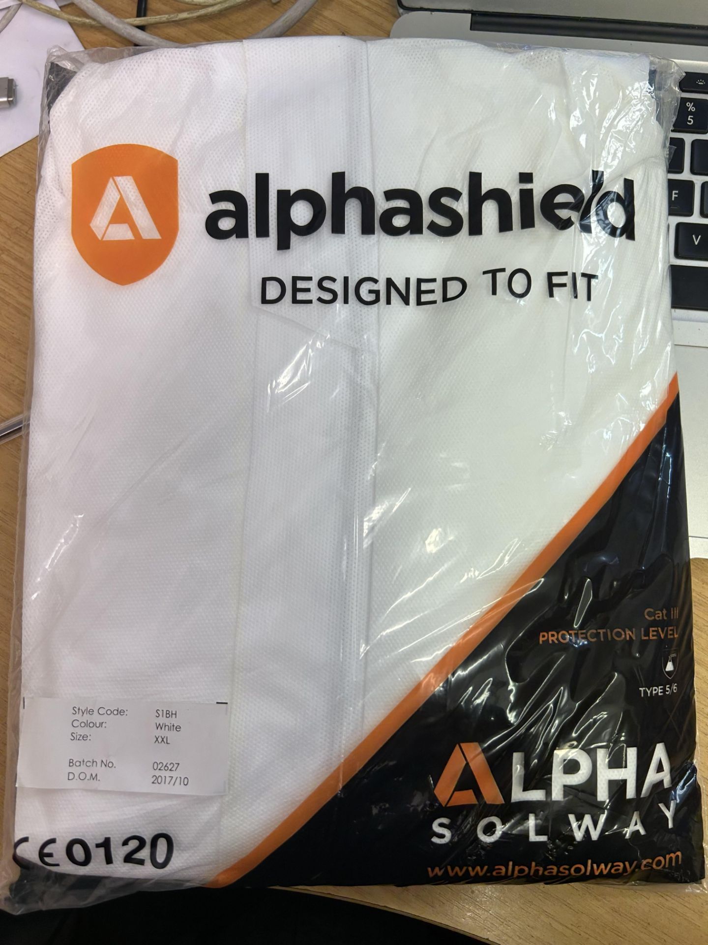 ALPHASHIELD 1000 S1BH DISPOSABLE PROTECTIVE COVERALLS - x650 (expiry date 2027) - Image 2 of 3