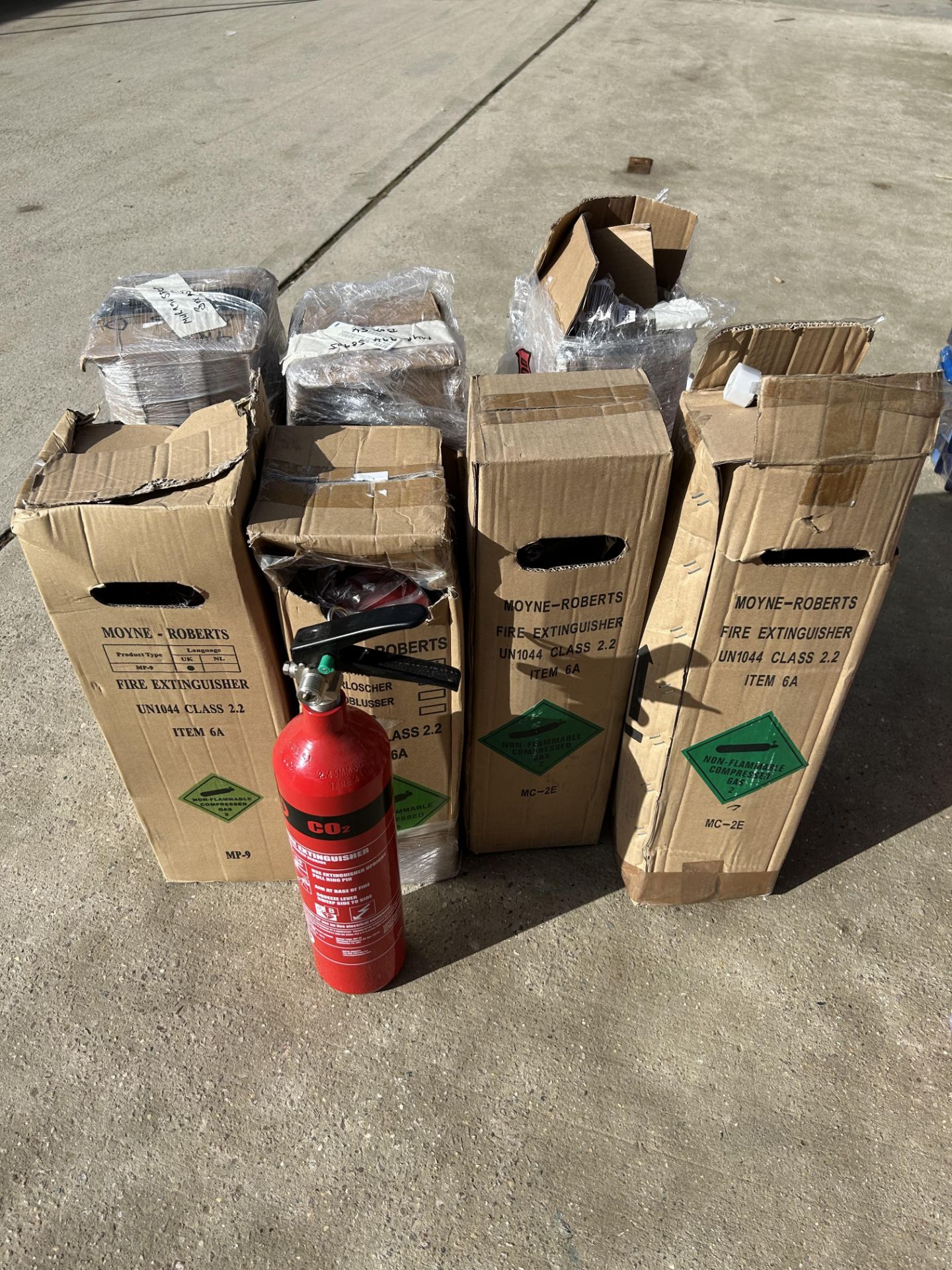 9x MOYNE ROBERTS FIRE EXTINGUISHER - 4x MP-9, 2x MC-2E, 2x MP-6E, 1x OTHER