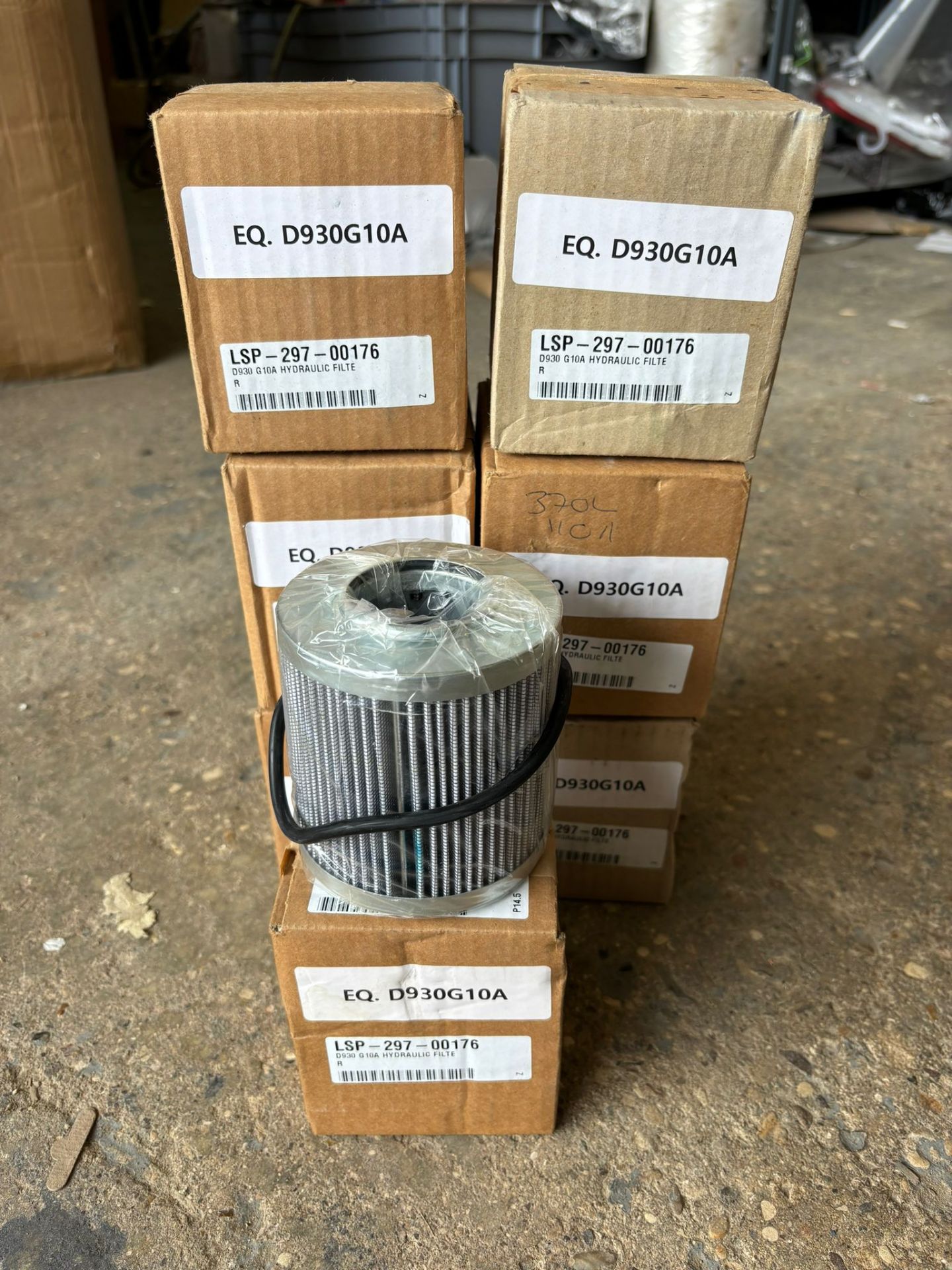 19x Hydraulic Filters - 7x LSP D930 G10A, 2x Donaldson P171635, 10x Baldwin BT366-10 Spin On