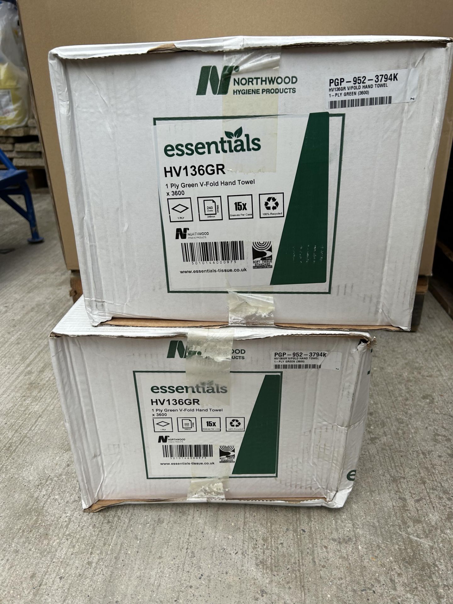 2x BOXES OF NORTHWOOD ESSENTIALS HV136GR 1PLY GREEN V-FOLD HAND TOWEL (Each box contains x3600) NEW