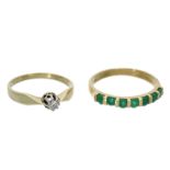 Ring: 2 vintage Goldschmiederinge mit Brillant und Smaragdbesatz
