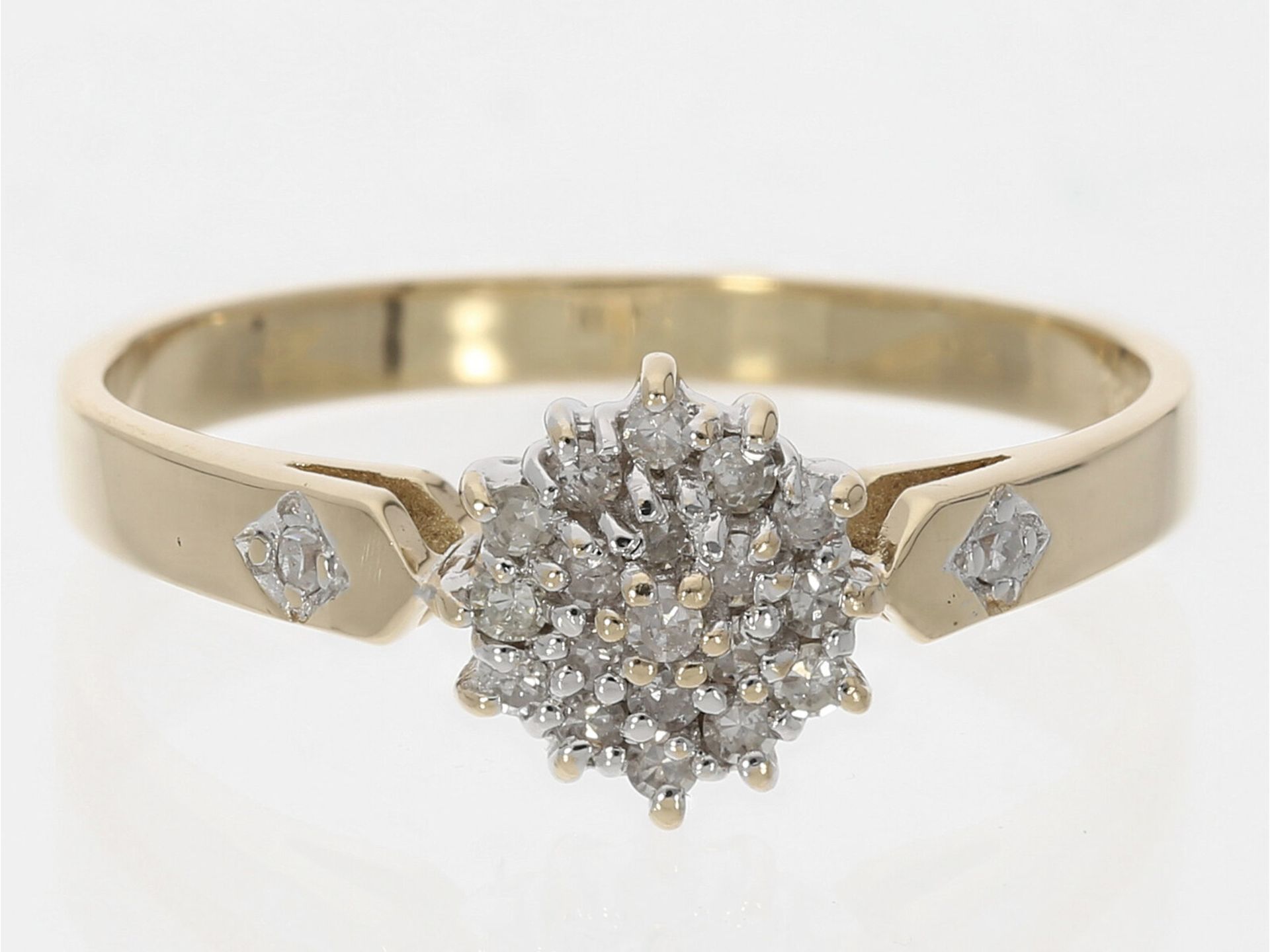 Ring: goldener Diamant-Blütenring