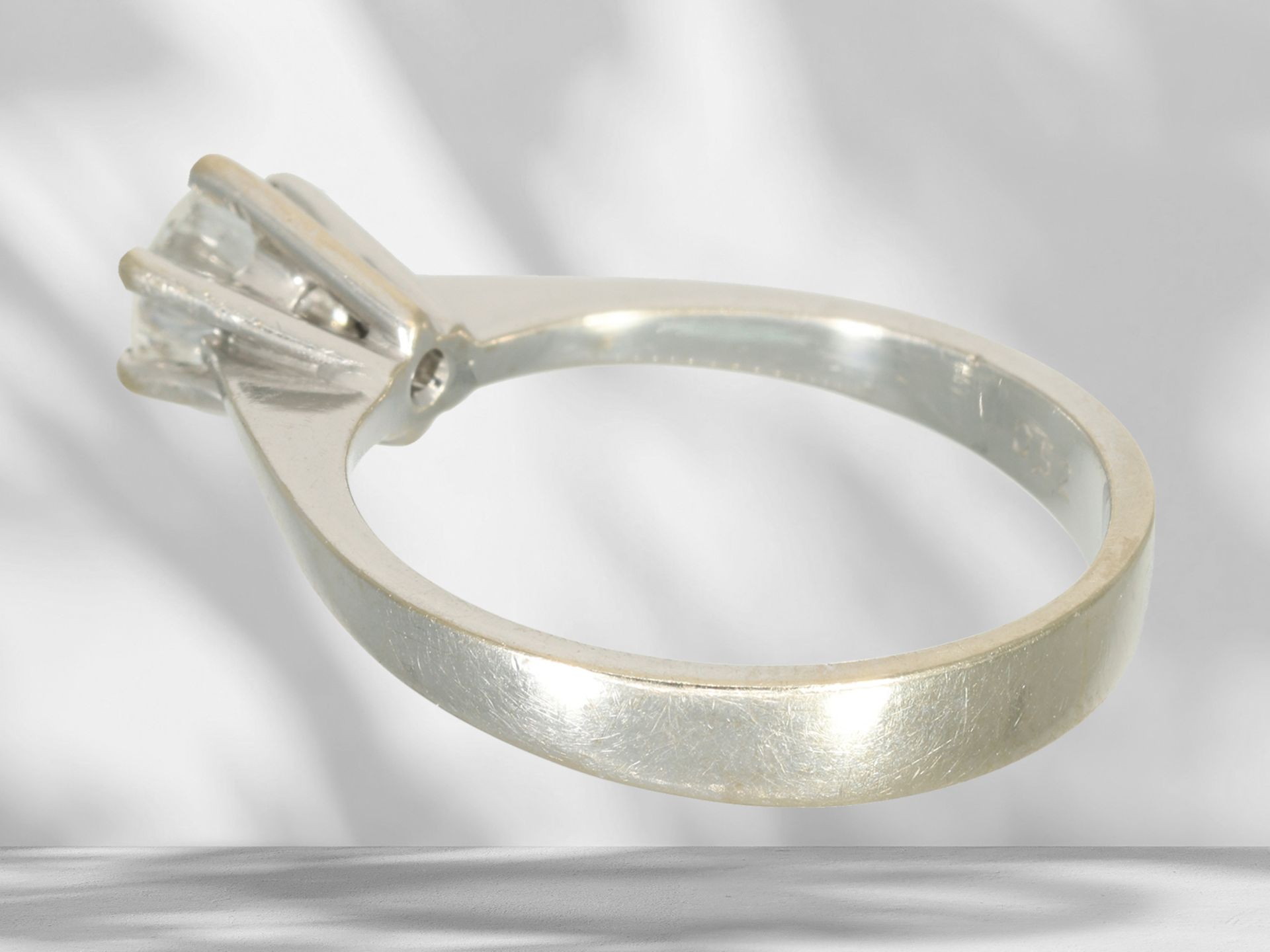 Ring: vintage solitaire brilliant-cut diamond ring, beautiful brilliant-cut diamond of approx. 0.52c - Image 4 of 4