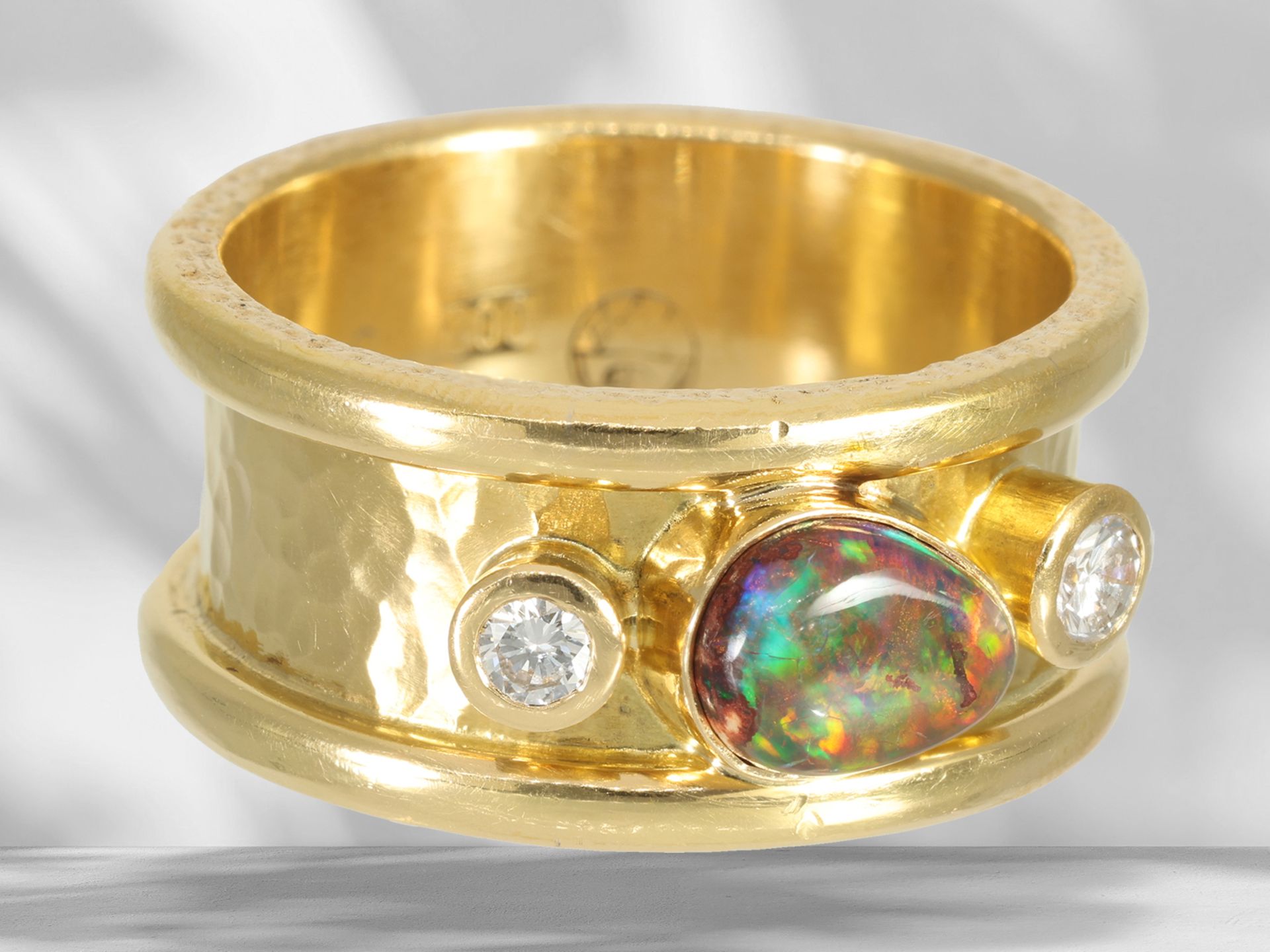 Ring: Hochkarätiger, aufwendig gestalteter Black-Opal/Brillant-Goldschmiedering, unikate Handarbeit - Bild 4 aus 6