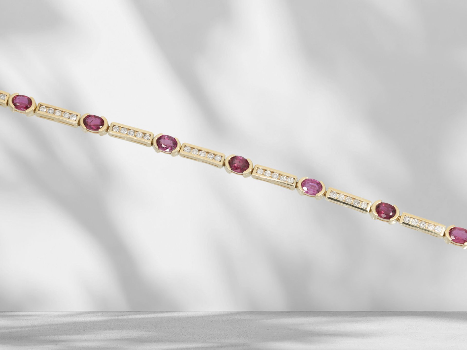 Bracelet: modern ruby/brilliant-cut diamond gold bracelet in 14K gold - Image 4 of 4