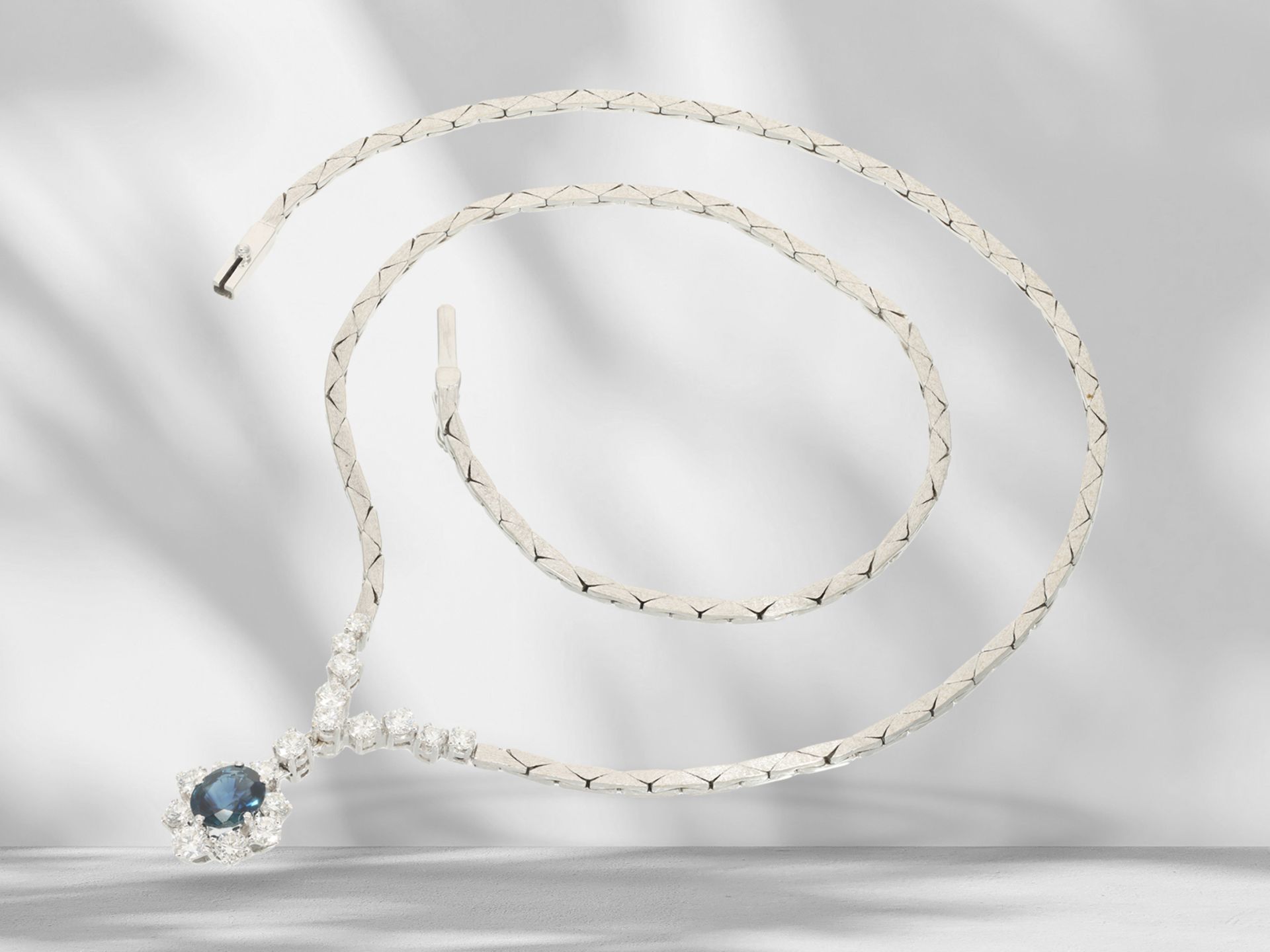 Chain/necklace: fine vintage centrepiece necklace with sapphire and brilliant-cut diamonds, approx.  - Image 2 of 3