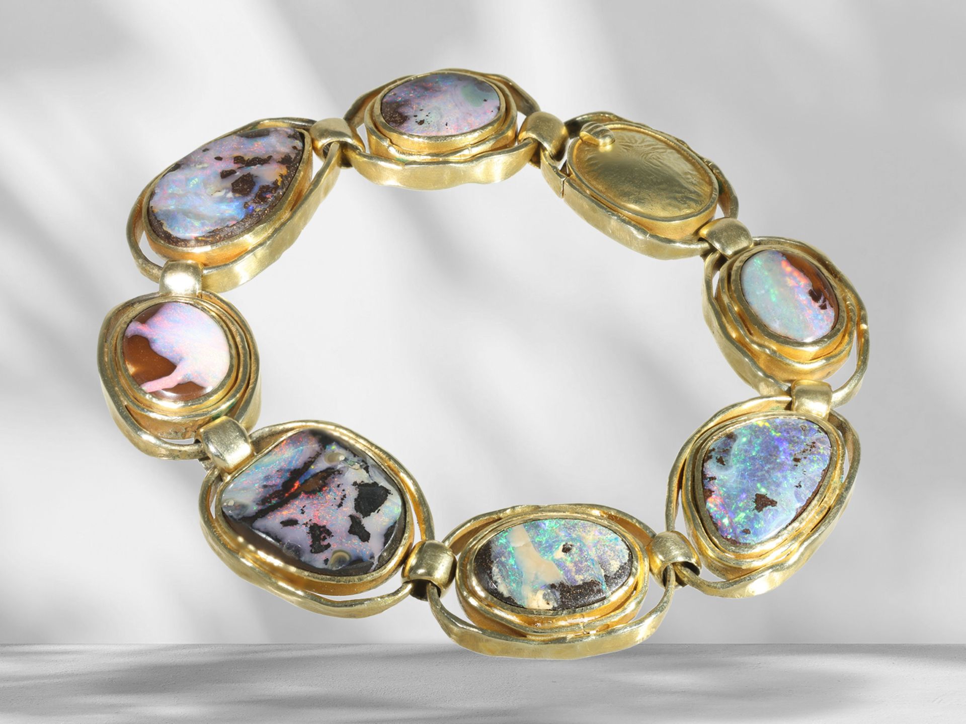 Bracelet: handmade, unique opal goldsmith bracelet in 14K yellow gold - Image 5 of 7