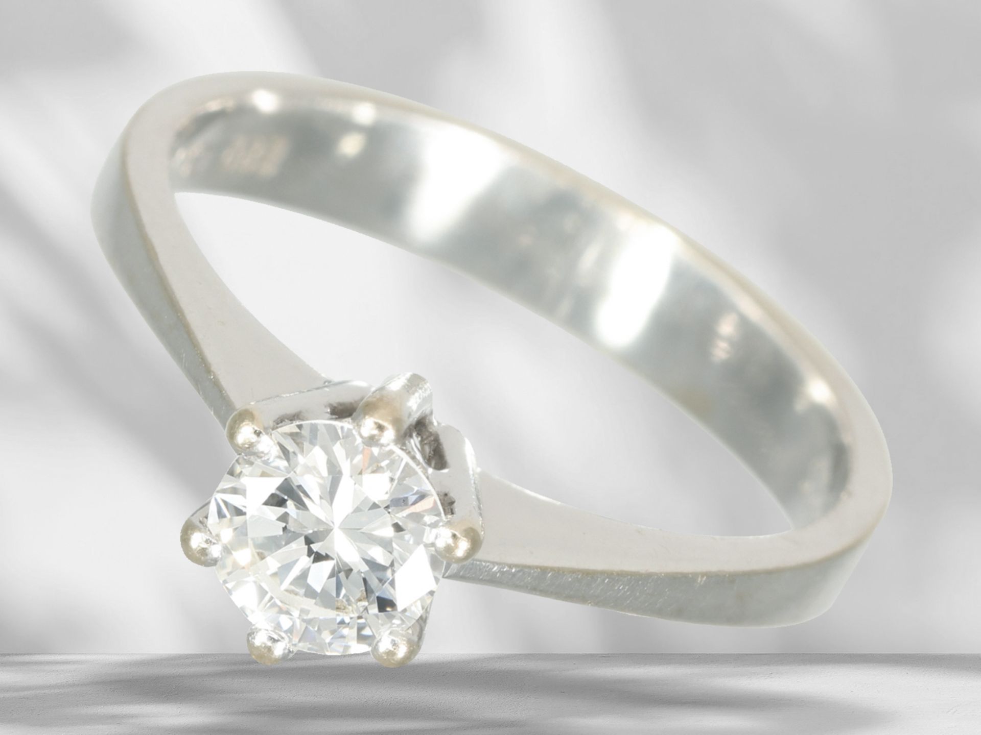 Ring: vintage Solitär-Brillantring, schöner Brillant von ca. 0,52ct, hoher Reinheitsgrad