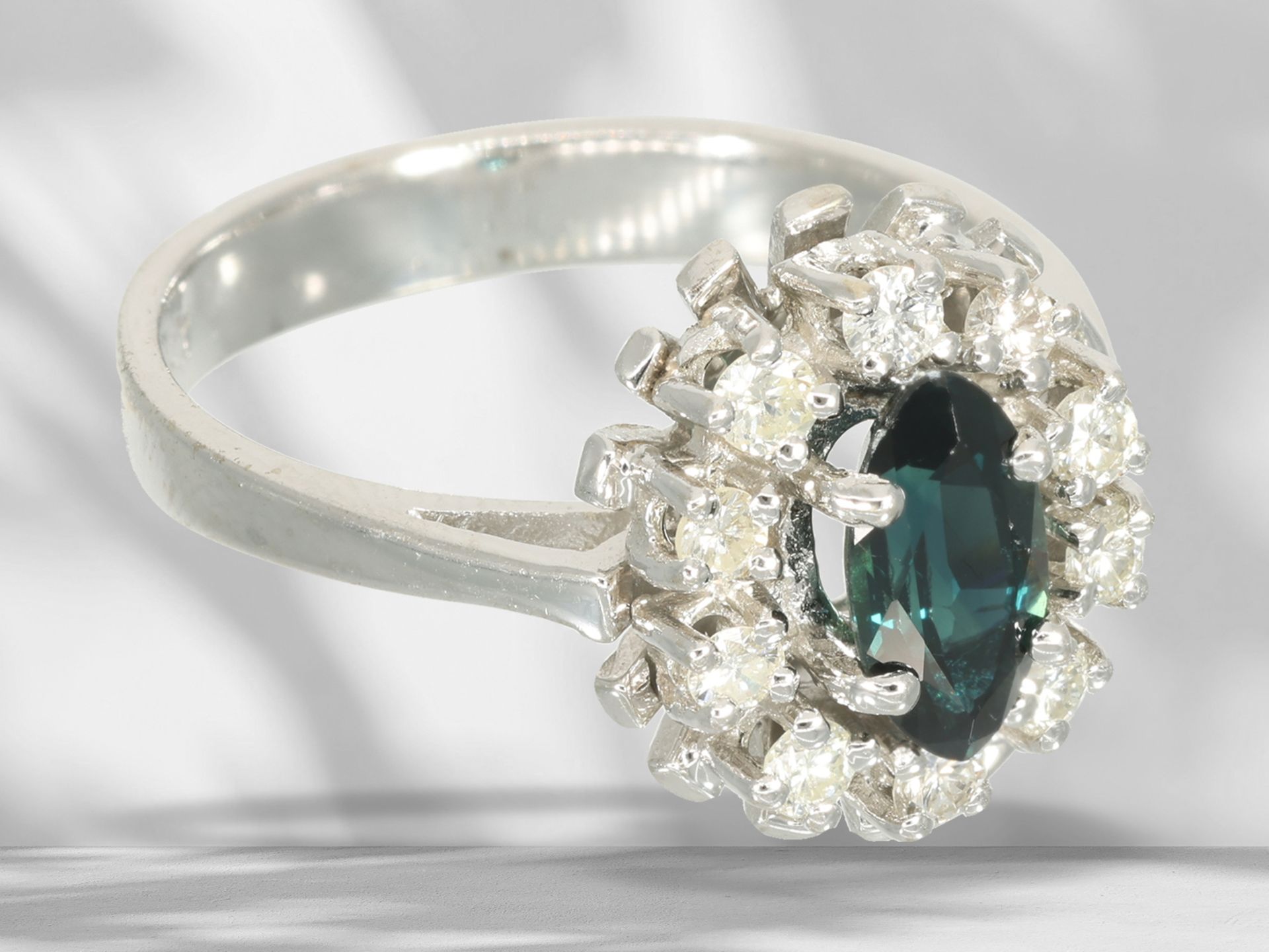 Ring: vintage Saphir/Brillant-Goldschmiede-Blütenring - Bild 2 aus 3