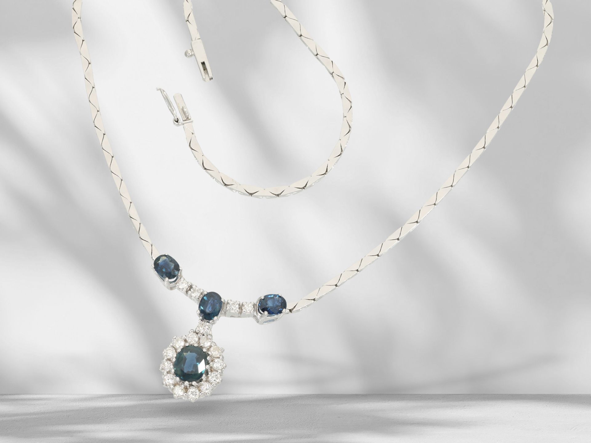 Chain/necklace: fine white gold vintage sapphire/brilliant-cut diamond centrepiece necklace, approx. - Image 3 of 3