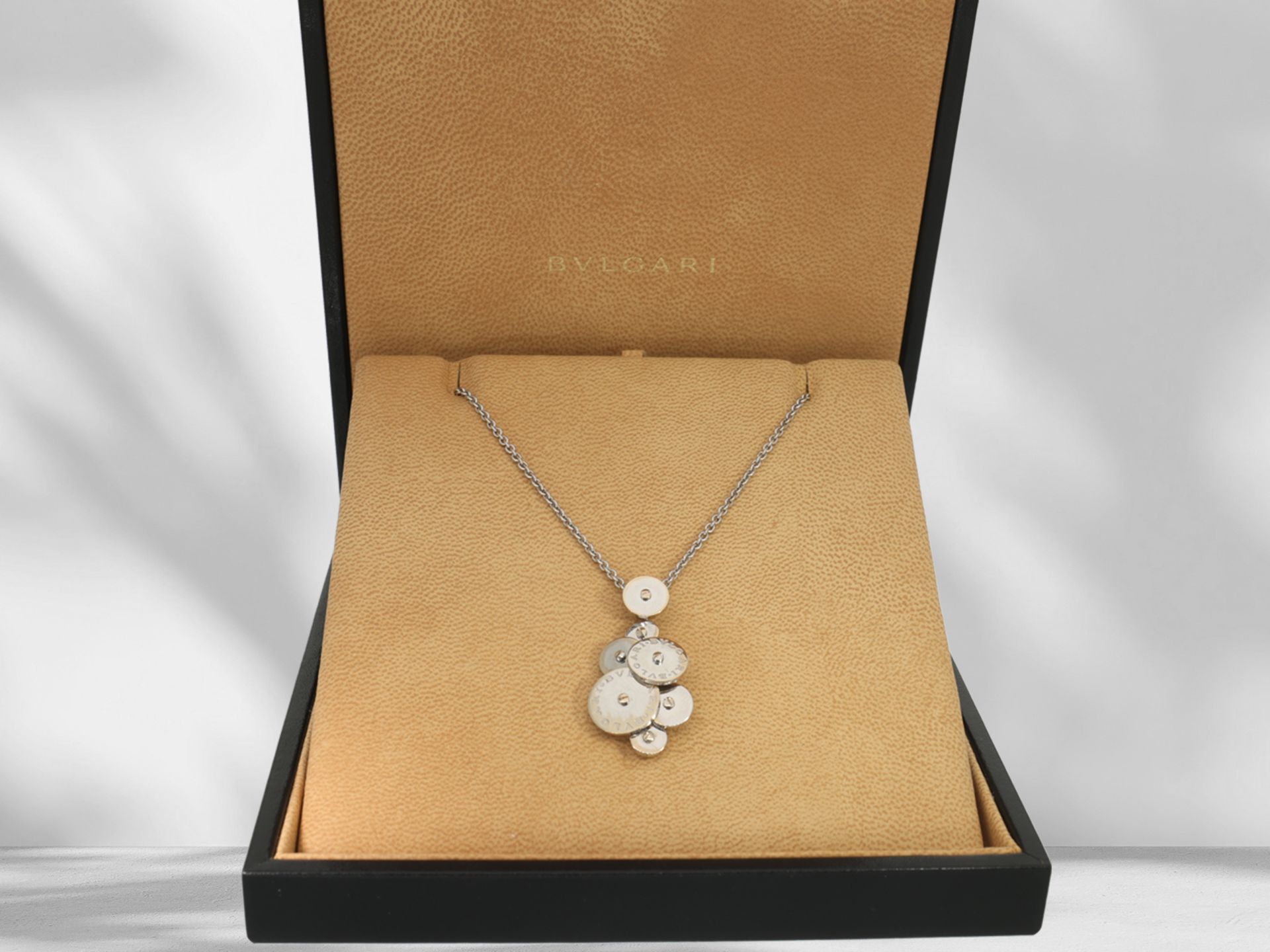 Necklace/chain: Italian designer necklace by Bvlgari with pendant, 18K white gold with original box - Image 4 of 4