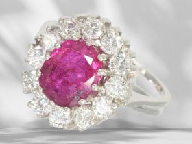 Ring: sehr schöner, hochwertiger vintage Rubin/Brillant-Blütenring, ca. 3,24ct