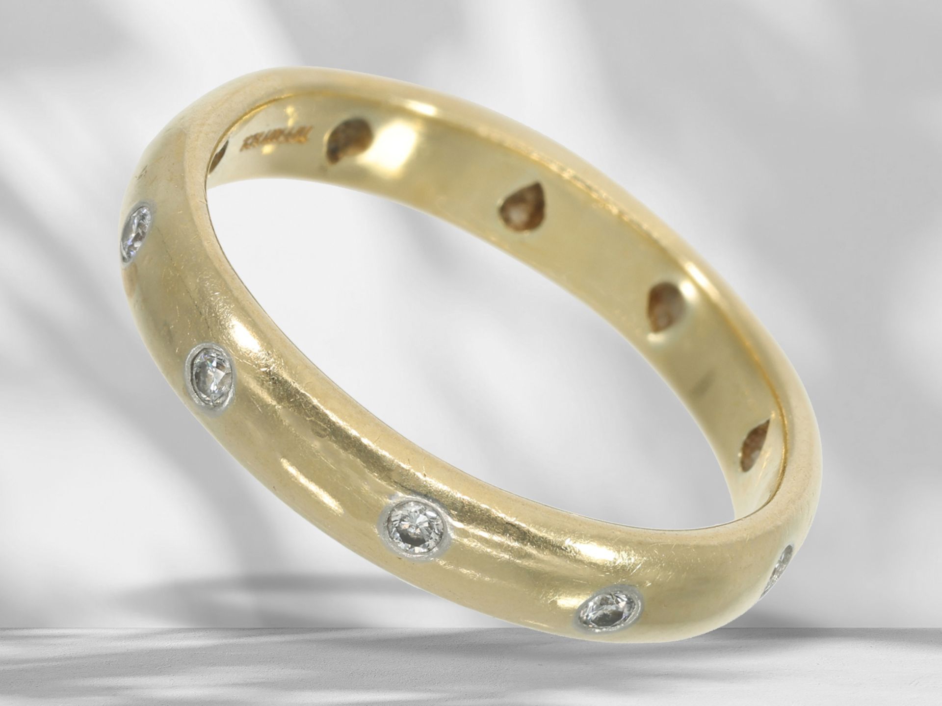 Ring: yellow gold Tiffany brilliant-cut diamond ring, 18K