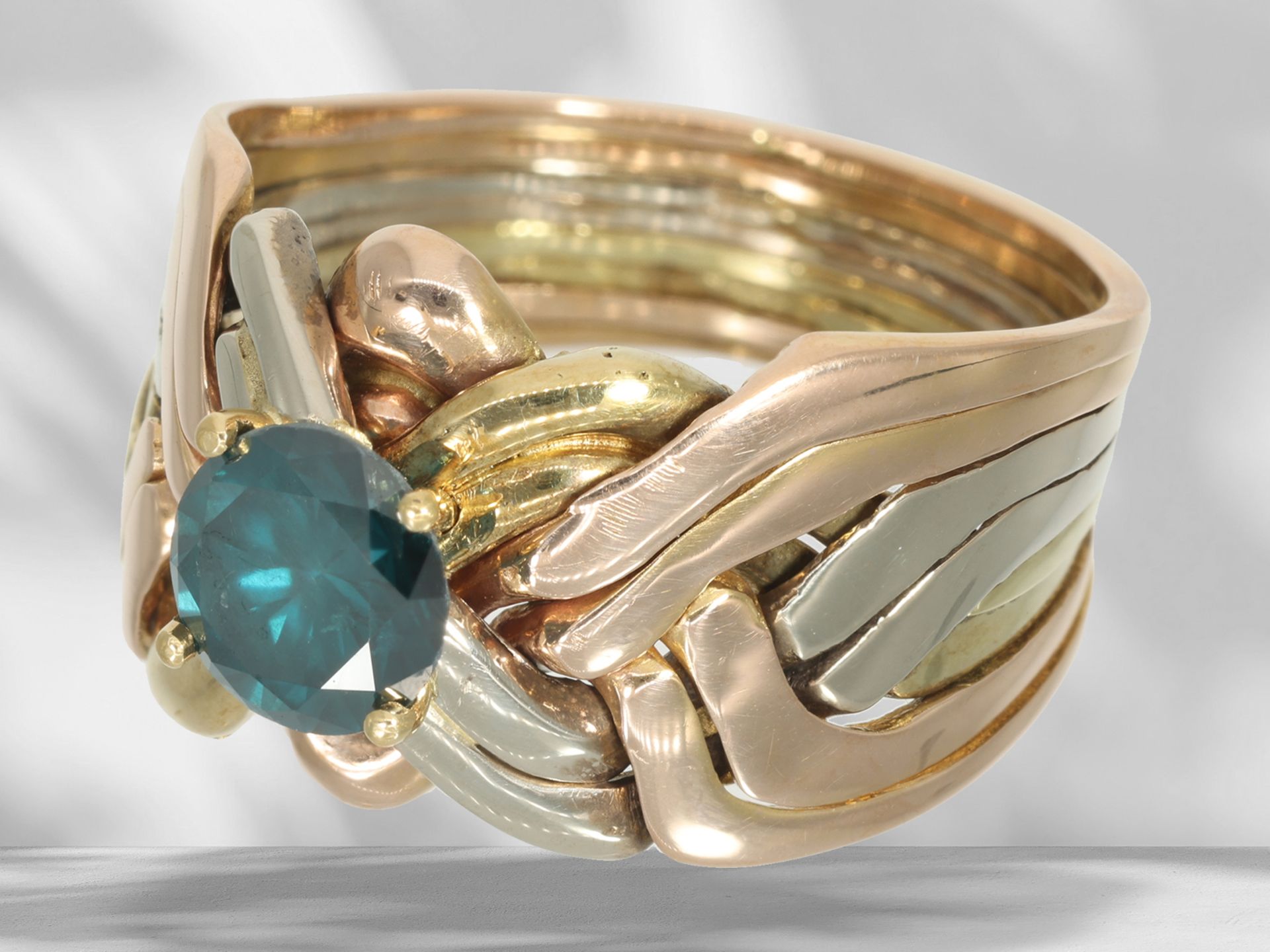 Ring: Seltener und interessant gefertigter Brillant-Goldschmiedering,blauer Brillant von ca.2ct - Bild 2 aus 4