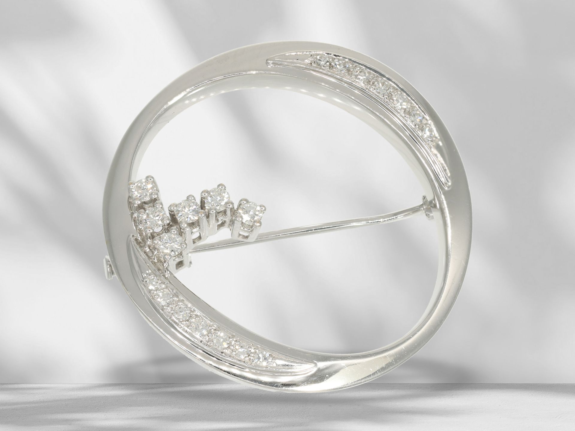 Brooch/pin: white gold vintage designer goldsmith brooch set with brilliant-cut diamonds/diamonds - Image 2 of 3