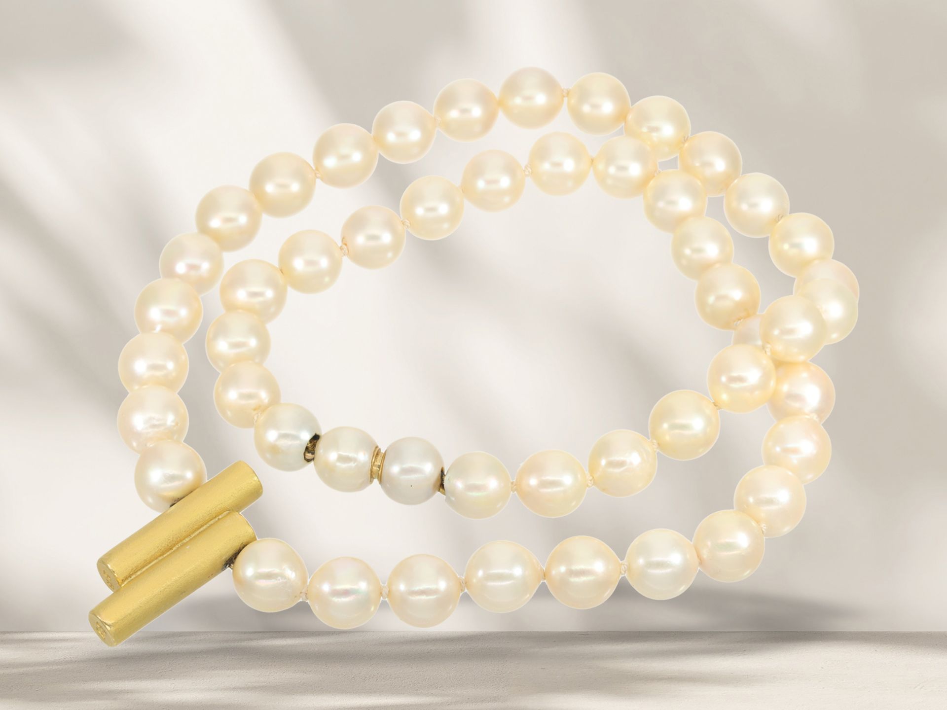 Chain/necklace: beautiful cultured pearl necklace with centrepiece in 900 gold, handwork - Image 2 of 3