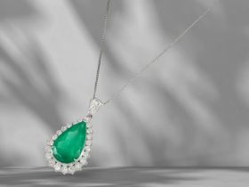 Kette/Collier mit wertvollem Smaragdanhänger, Platin, 7,73ct, neuwertig