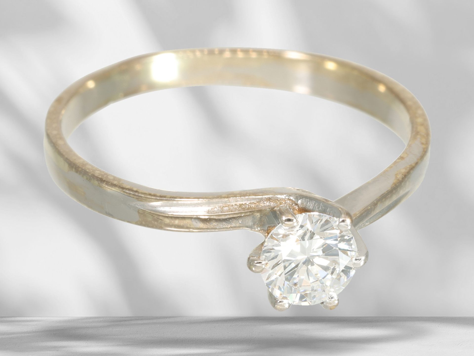Classic brilliant-cut diamond solitaire ring with a very beautiful half-carat diamond, goldsmith's w - Image 2 of 4
