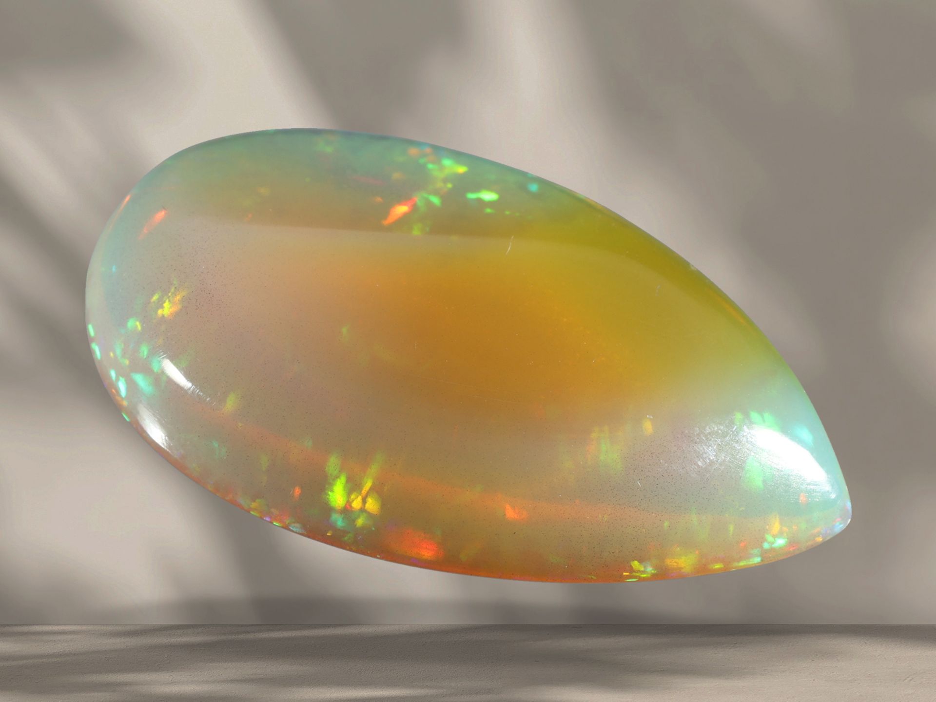 Opal of approx. 30ct in drop shape with interesting play of colours - Image 3 of 5