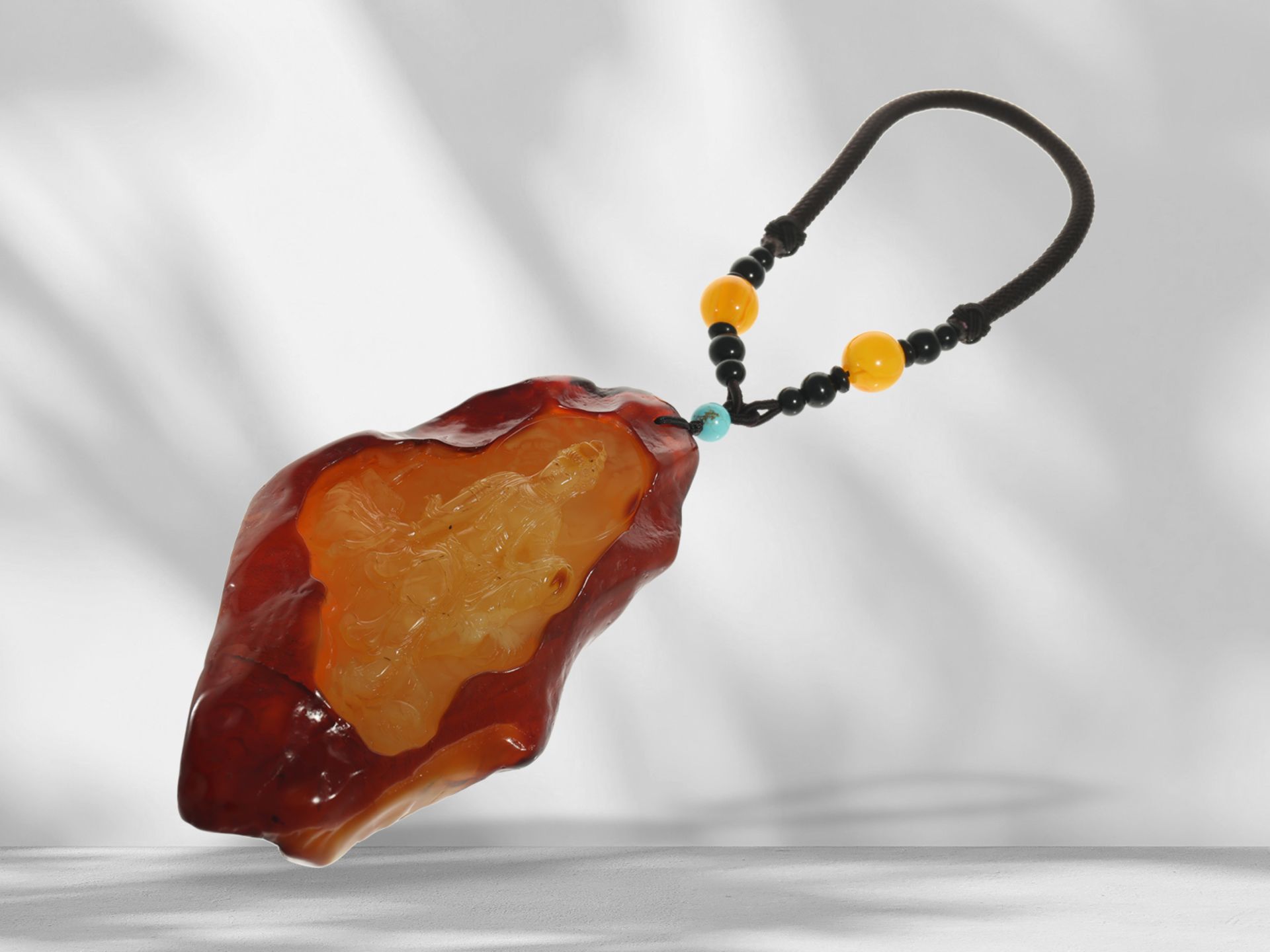 Amber: large, cut butterscotch amber of approx. 550ct on a fabric band, "Buddha" motif - Image 2 of 3