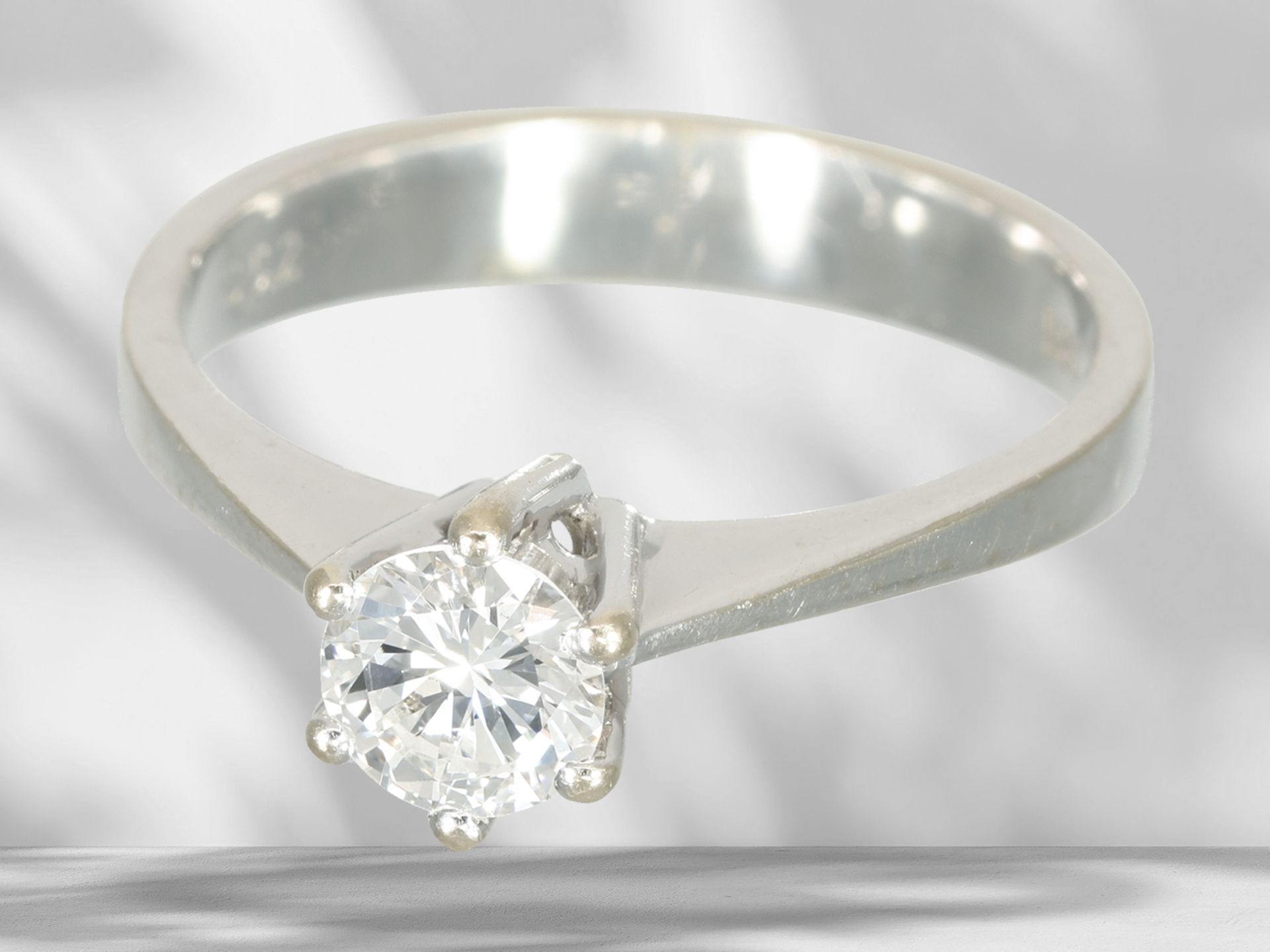 Ring: vintage solitaire brilliant-cut diamond ring, beautiful brilliant-cut diamond of approx. 0.52c - Image 2 of 4