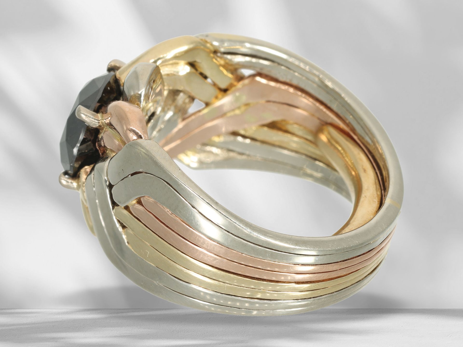 Ring: Ausgefallener und interessant gefertigter Brillant-Goldschmiedering, ca. 3,5ct - Bild 4 aus 4