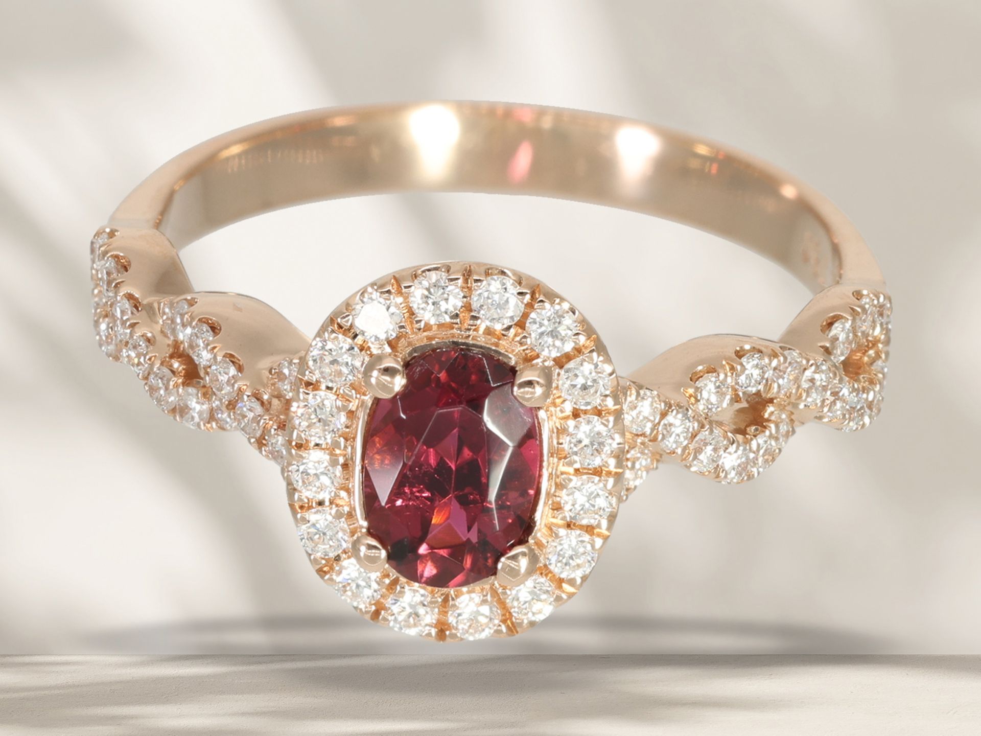 Ring: beautiful, modern pink gold goldsmith ring with rubellite and brilliant-cut diamonds, unworn - Image 2 of 5