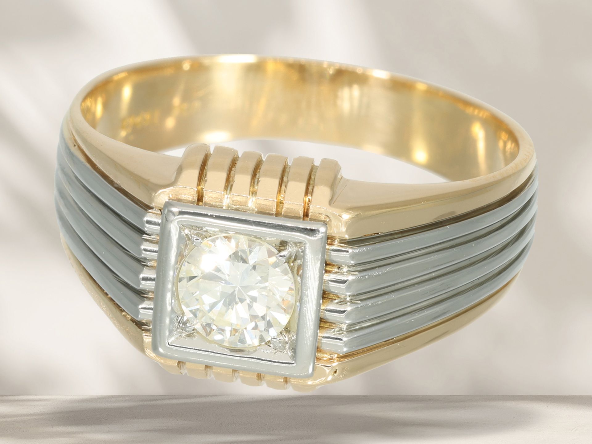 Ring: vintage Designer-Brillant-Goldschmiedering, Solitär-Brillant von ca. 0,5ct, Handarbeit, 18K Go - Bild 3 aus 5
