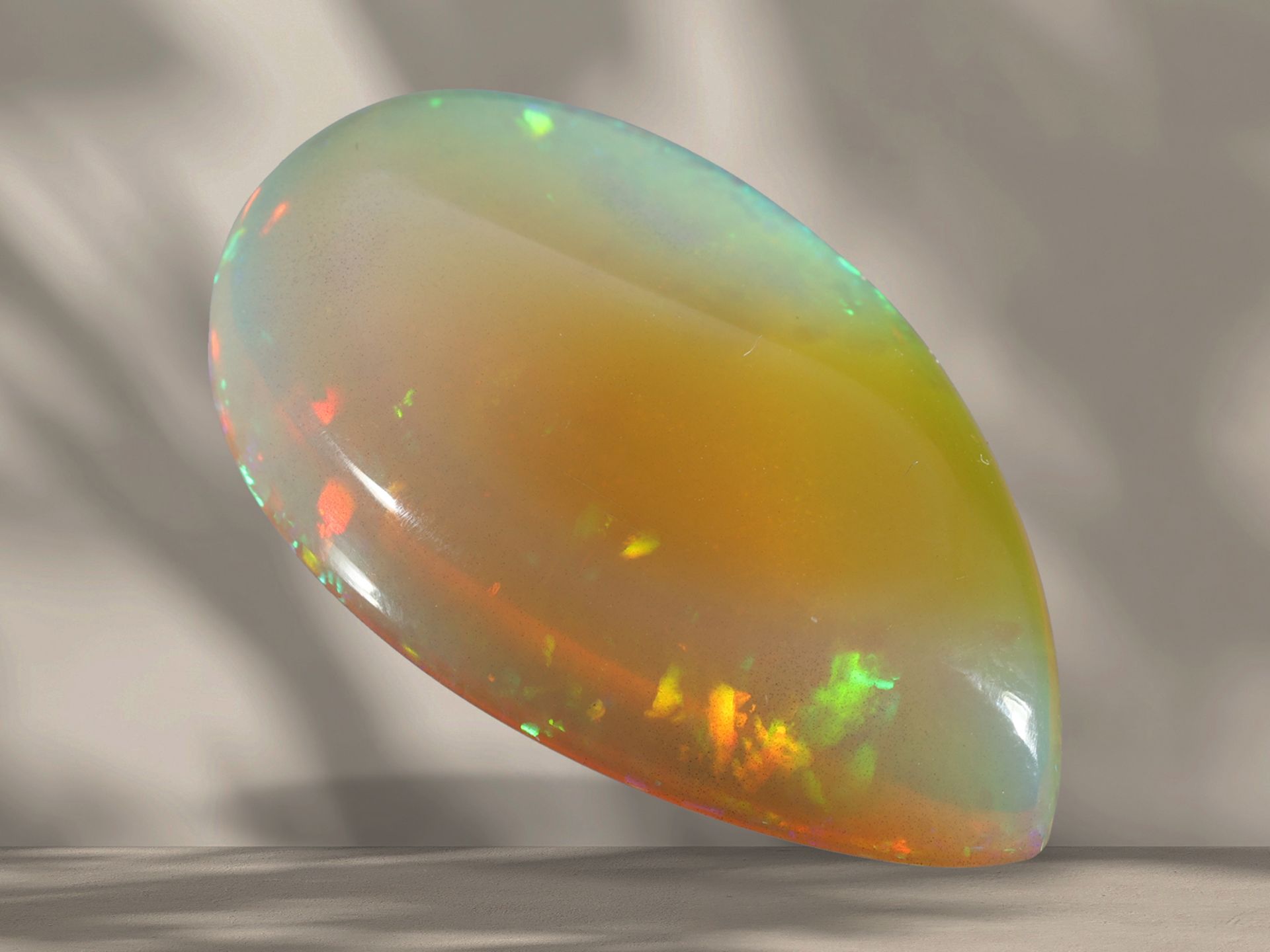 Opal of approx. 30ct in drop shape with interesting play of colours - Image 2 of 5