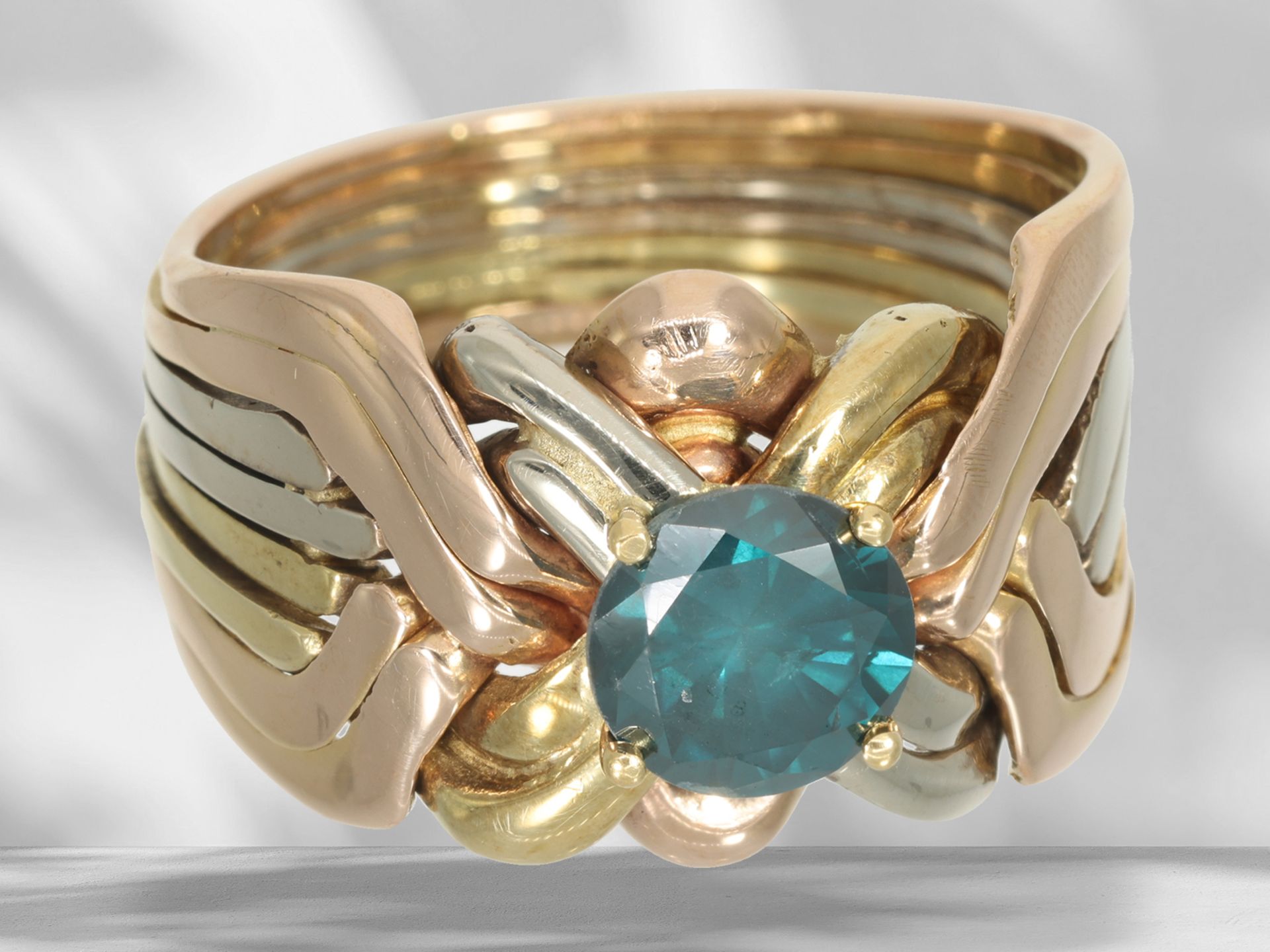 Ring: Seltener und interessant gefertigter Brillant-Goldschmiedering,blauer Brillant von ca.2ct - Bild 3 aus 4