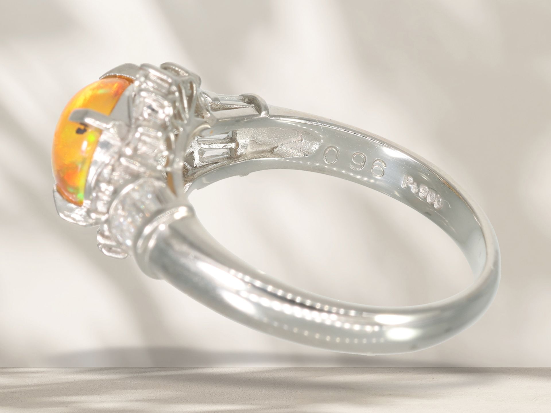 Ring: modern, like new platinum ring with fire opal and brilliant-cut diamonds - Image 5 of 5