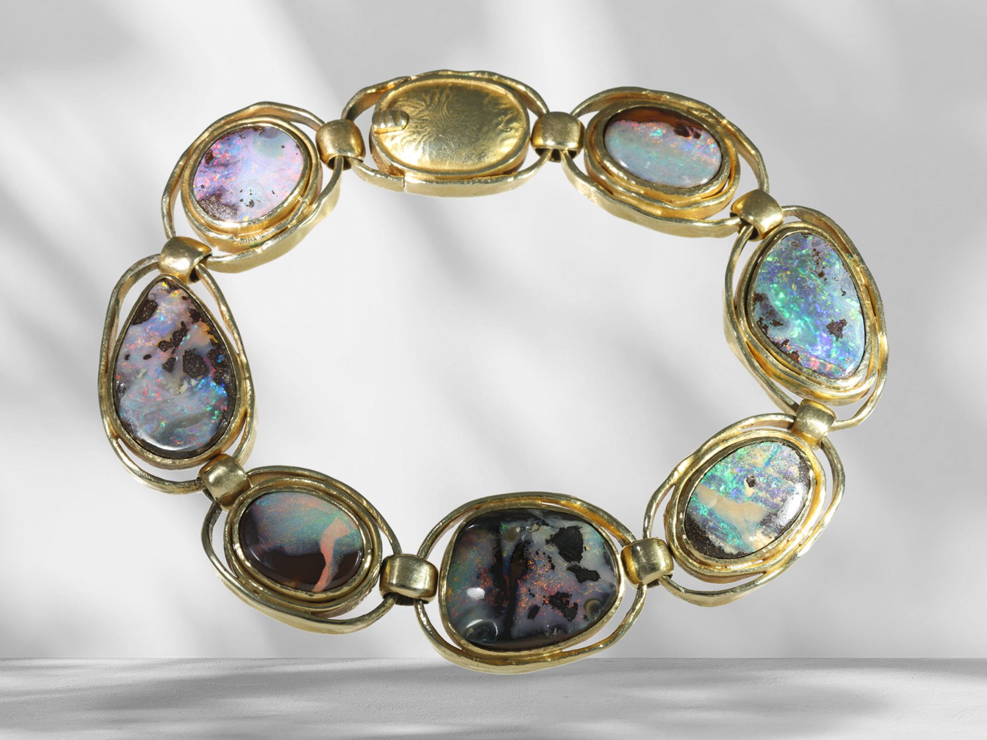Bracelet: handmade, unique opal goldsmith bracelet in 14K yellow gold - Image 4 of 7