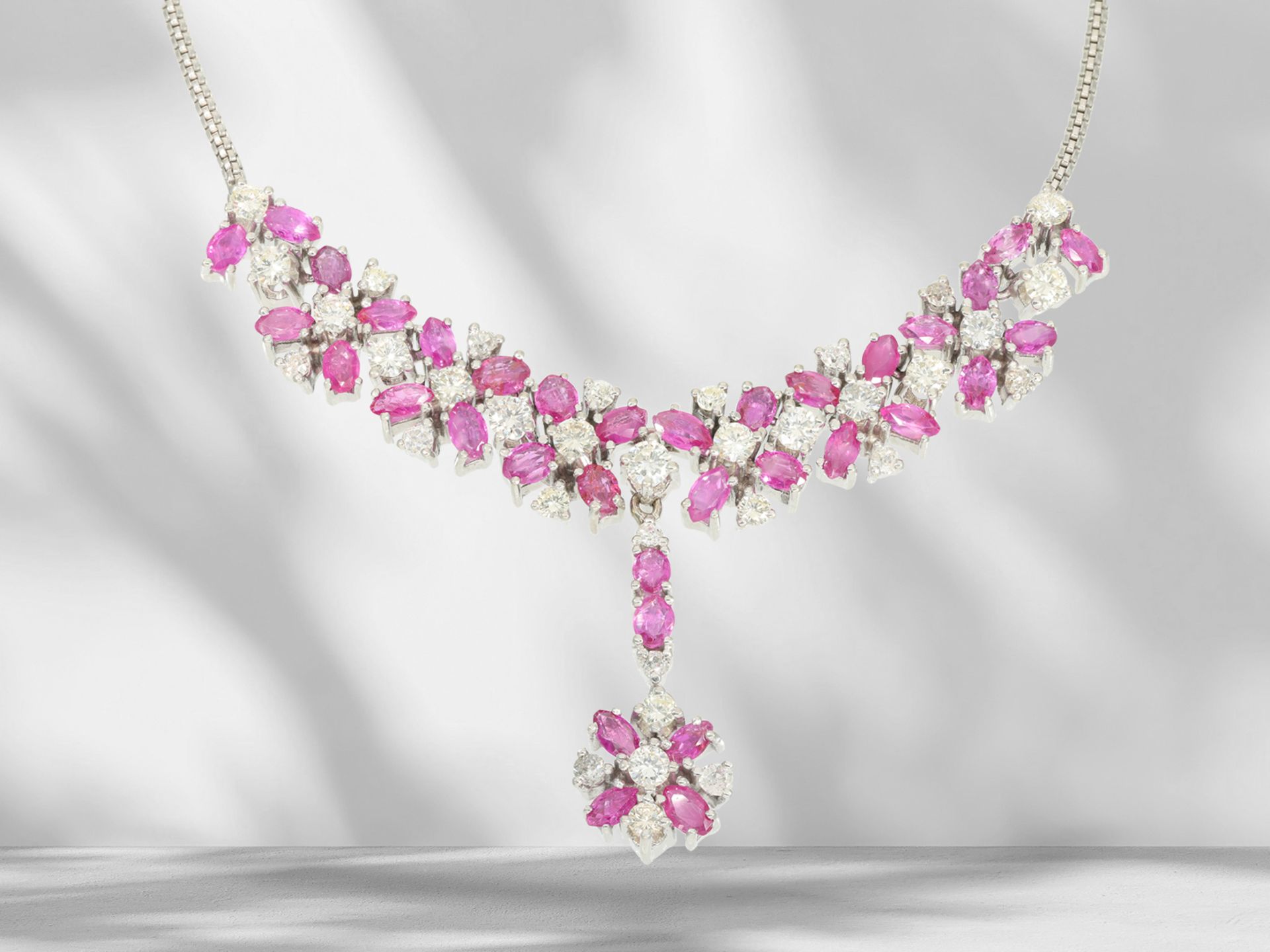 Chain/necklace: decorative, white gold vintage ruby/brilliant-cut diamond centrepiece necklace, appr