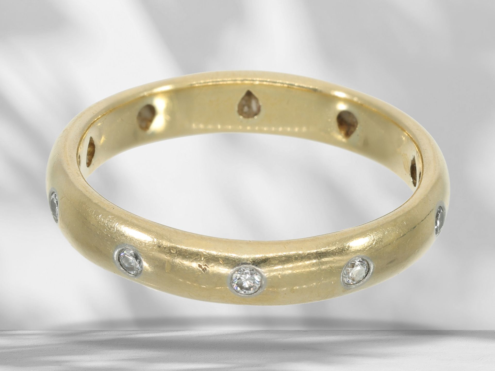 Ring: gelbgoldener Tiffany-Brillantring, 18K - Bild 2 aus 3