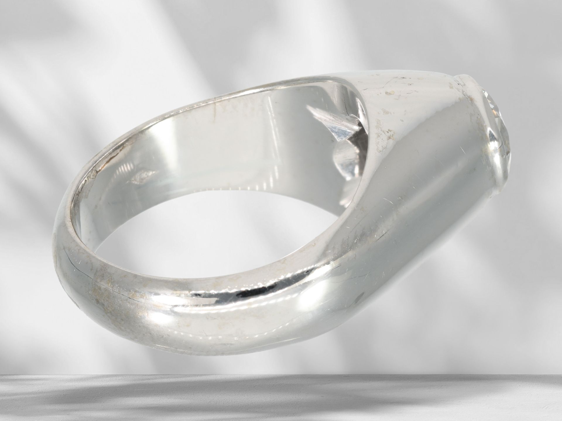 Ring: Sehr solide gefertigter Solitär-Brillant-Goldschmiedering, Brillant von ca. 1,4ct - Bild 4 aus 4