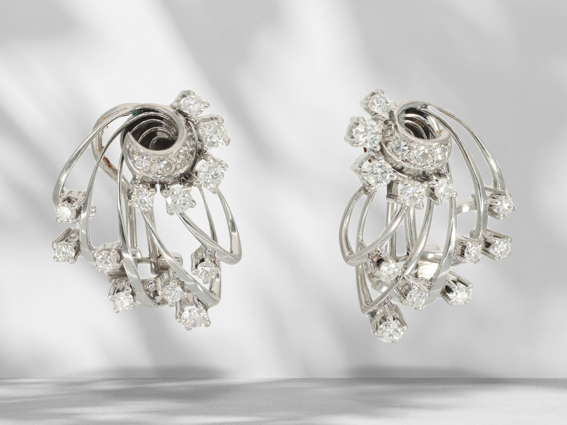 Earrings: decorative designer goldsmith work with brilliant-cut diamonds, 18K white gold, handmade b - Image 3 of 4