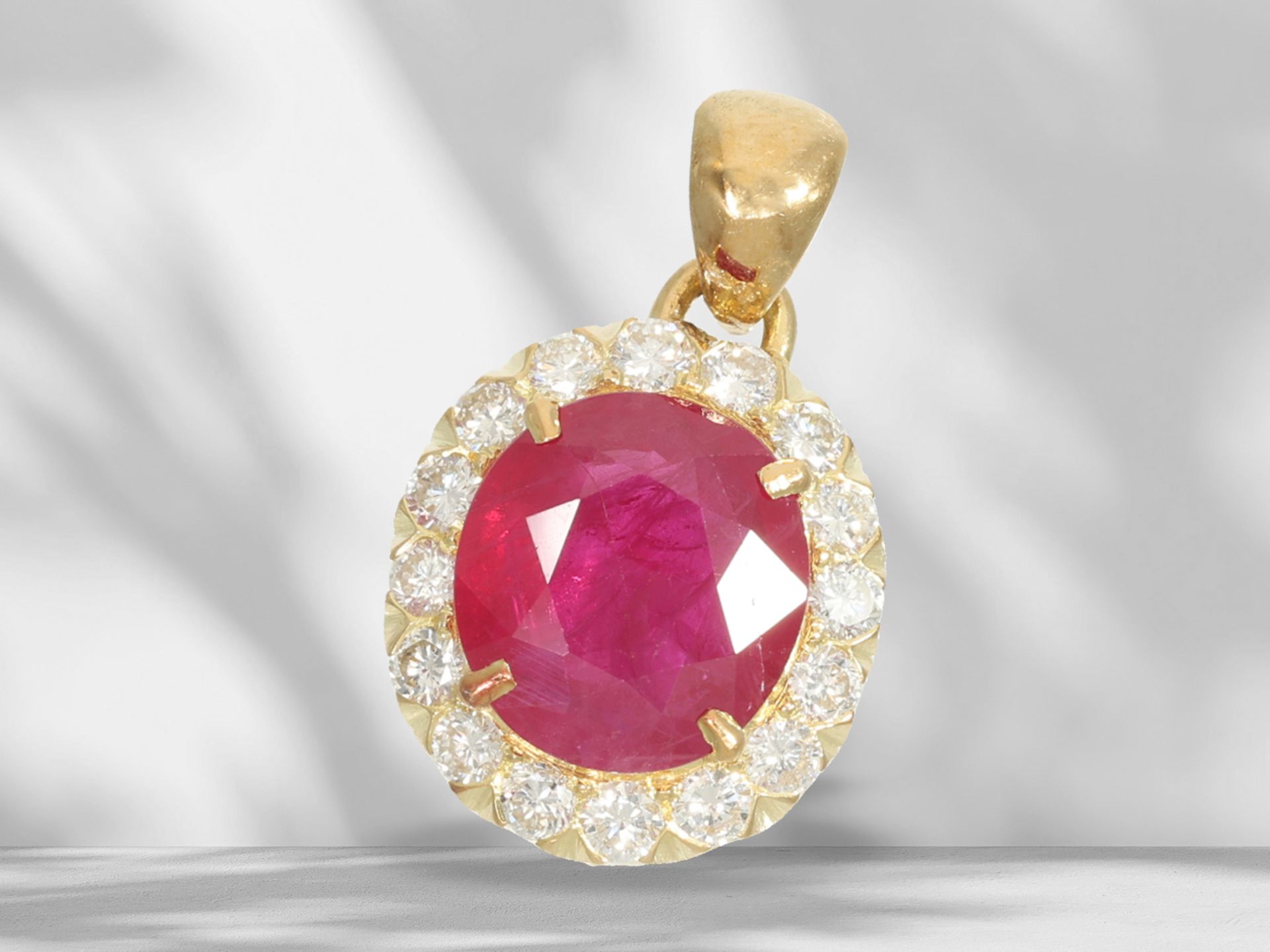 Pendant: vintage ruby/brilliant-cut diamond pendant, ruby approx. 2ct