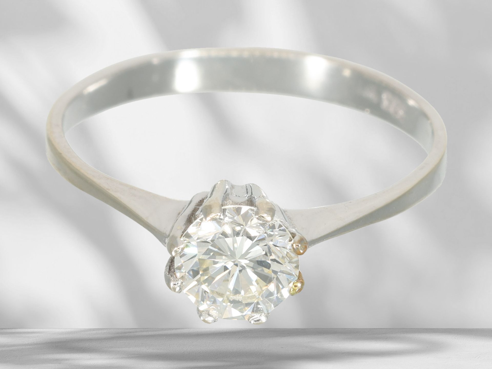 White gold solitaire/brilliant-cut diamond ring, beautiful brilliant-cut diamond of approx. 0.6ct - Image 2 of 4