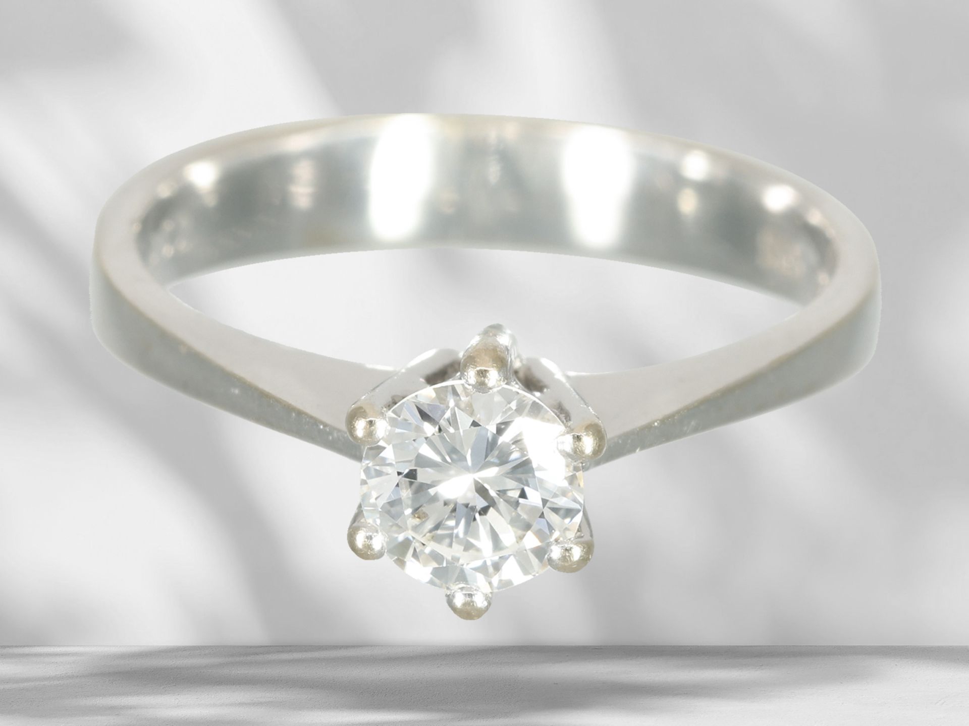 Ring: vintage solitaire brilliant-cut diamond ring, beautiful brilliant-cut diamond of approx. 0.52c - Image 3 of 4